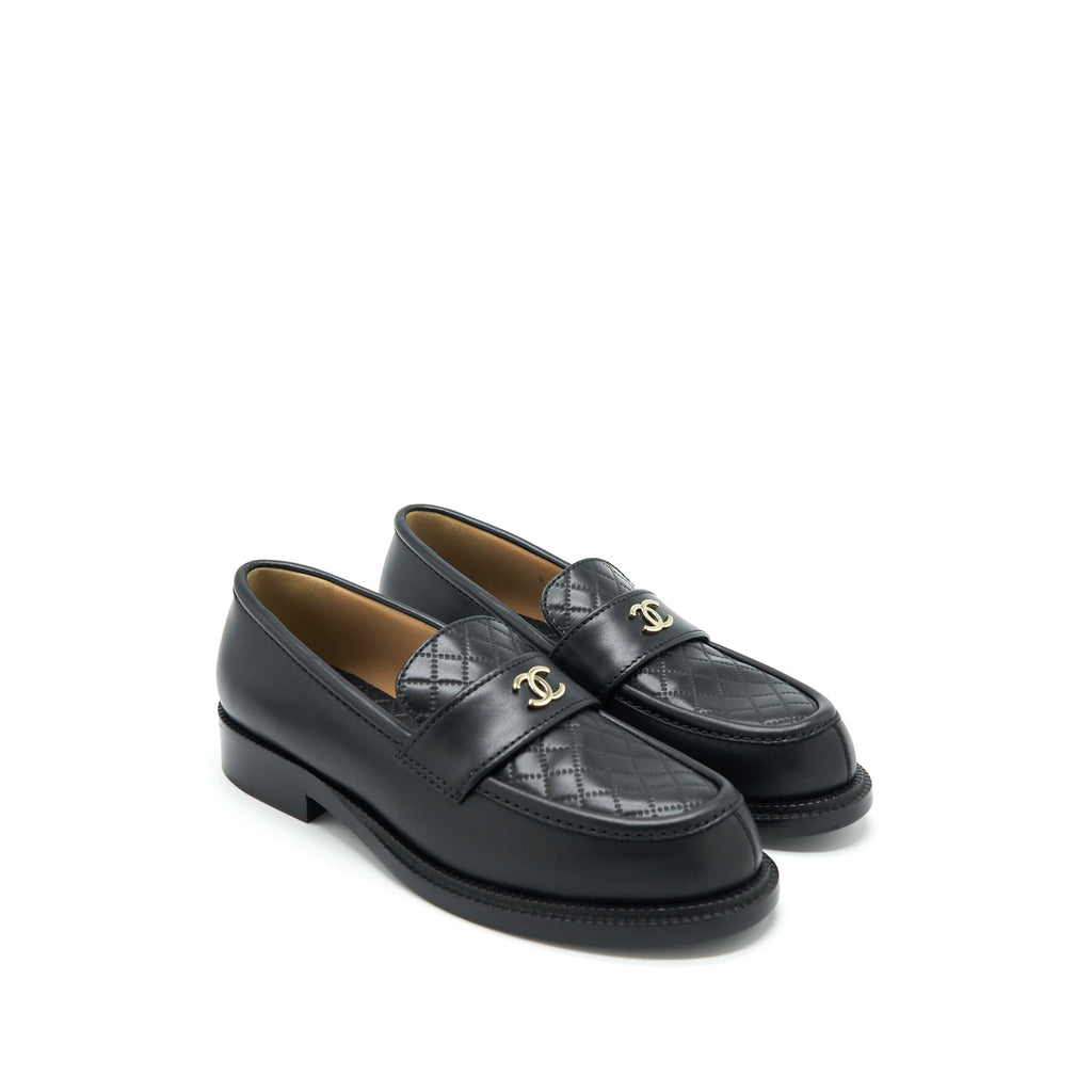 Chanel Size 38 Quilted Loafer Black L