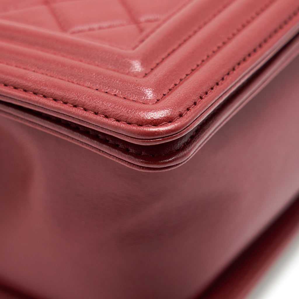 Chanel Medium Boy Bag Lambskin burgundy