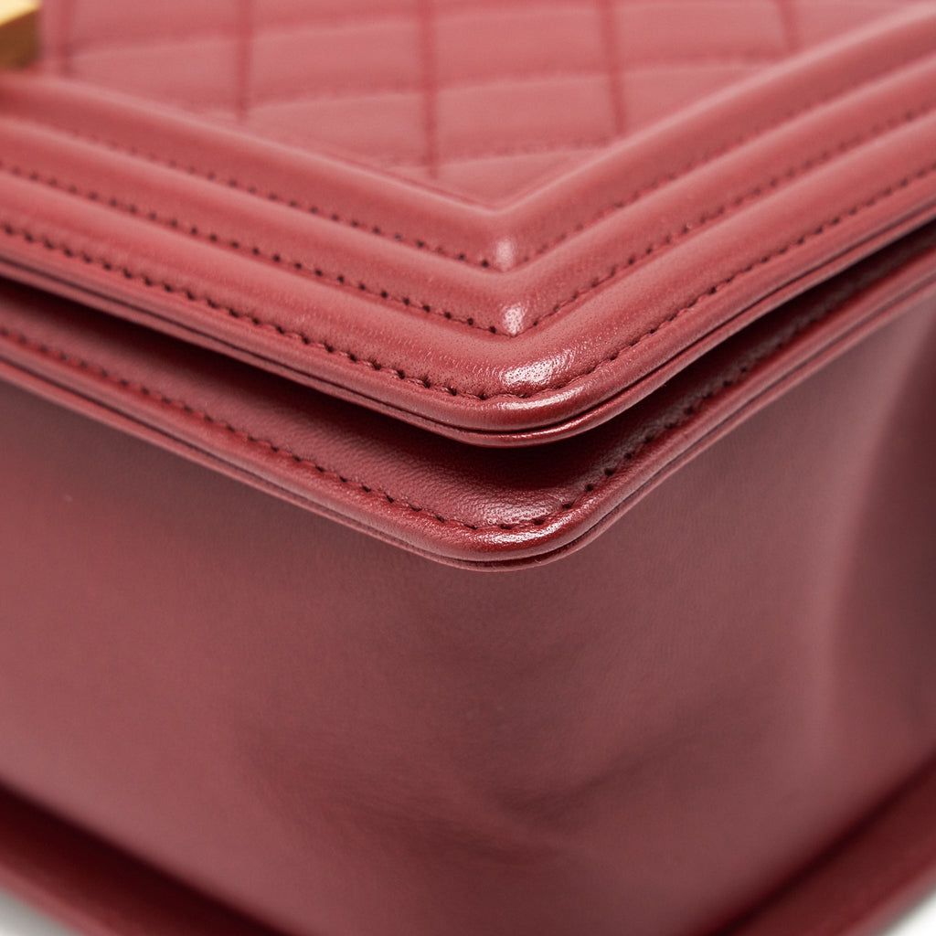 Chanel Medium Boy Bag Lambskin burgundy