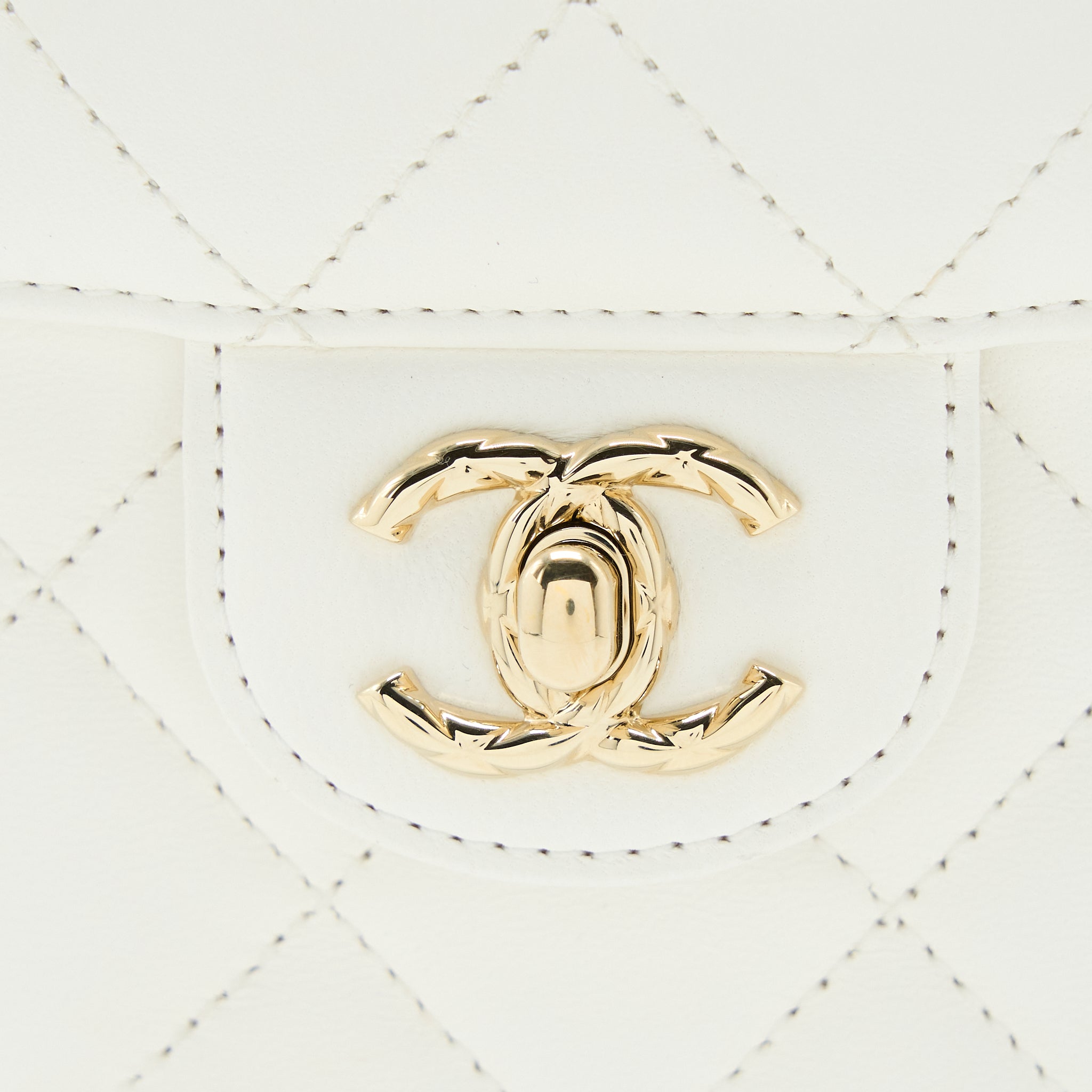 Chanel Small Vanity Case Lambskin White L (Microchip)