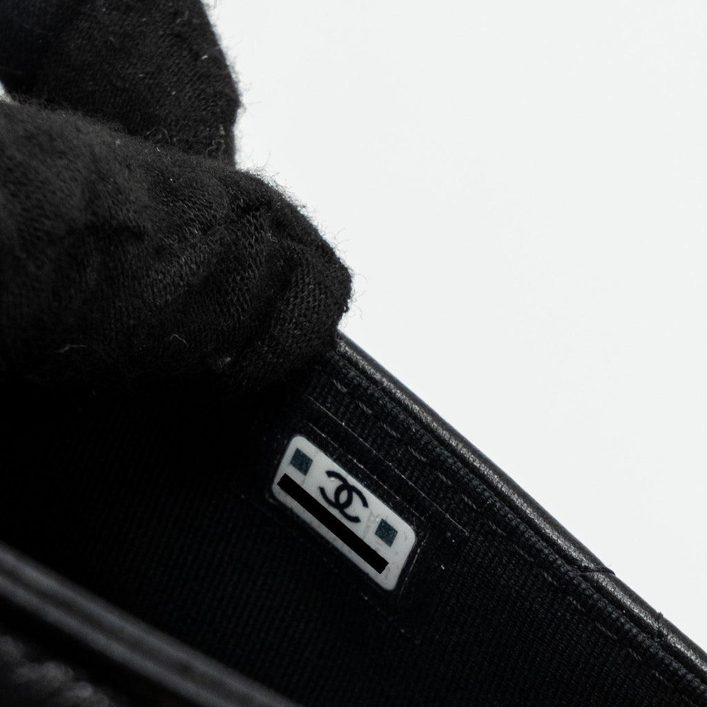 Chanel 19 flap card holder lambskin black  (microchip)