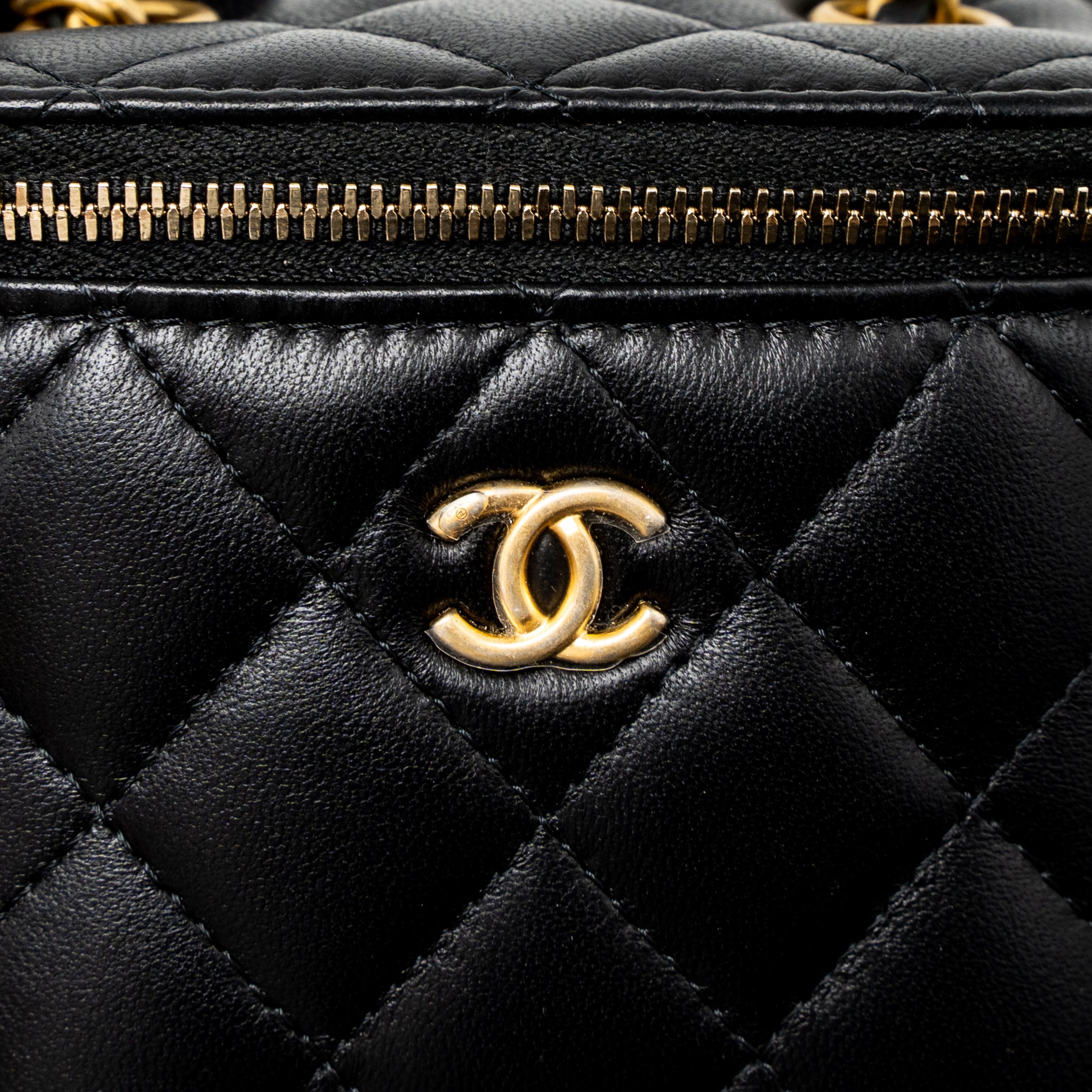 Chanel Pearl Crush Mini Vanity Case Lambskin Black