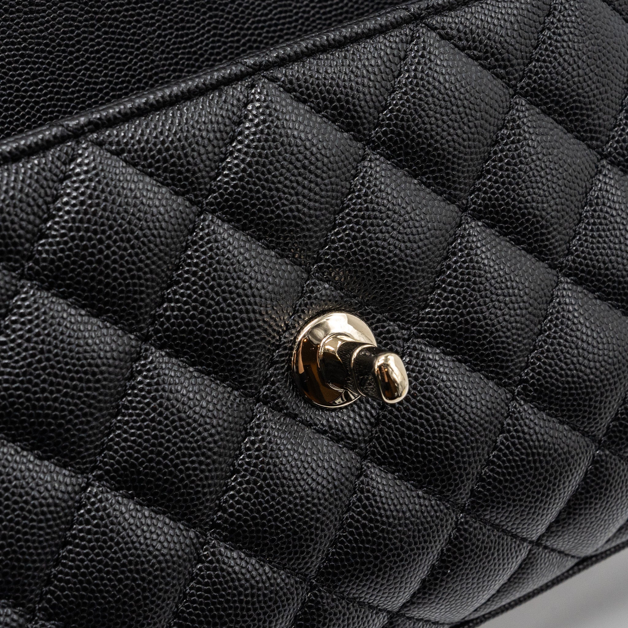 Chanel small coco handle caviar black L (Microchip)