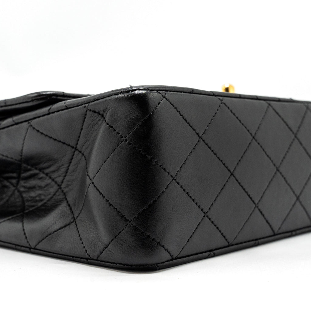 Chanel Vintage Medium Classic Double Flap Bag lambskin black