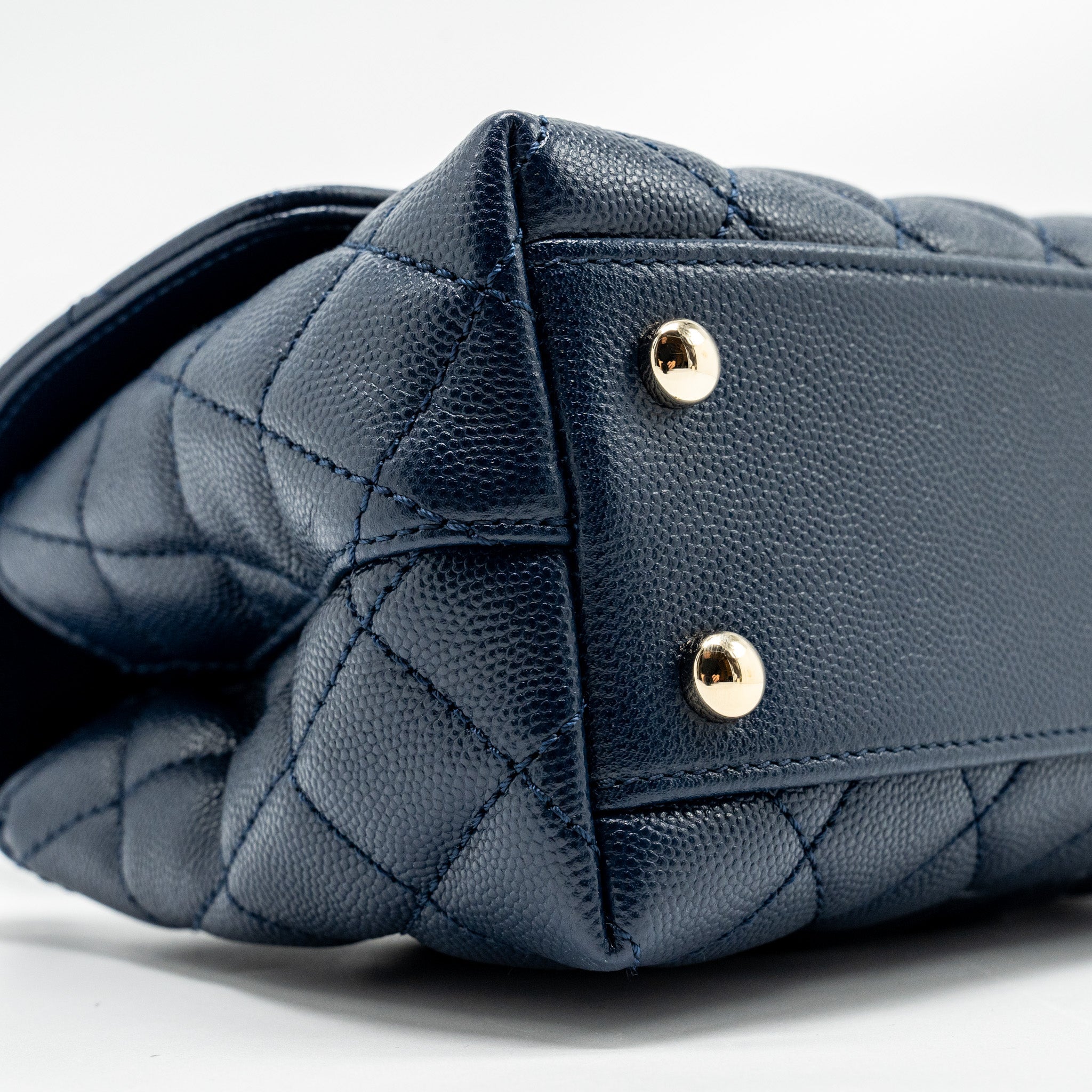 CHANEL Small Coco With Lizard Embossed Handle Caviar Navy L (Microchip)