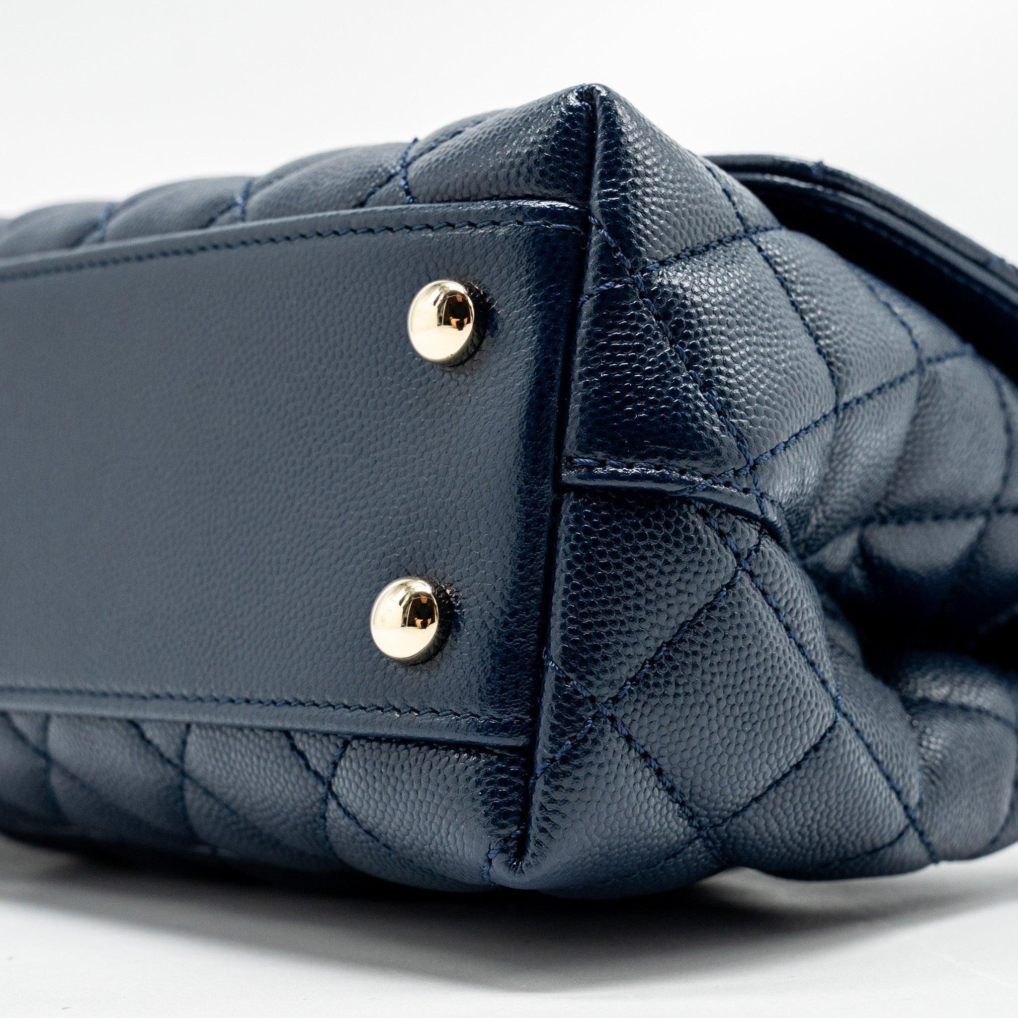 CHANEL Small Coco With Lizard Embossed Handle Caviar Navy L (Microchip)