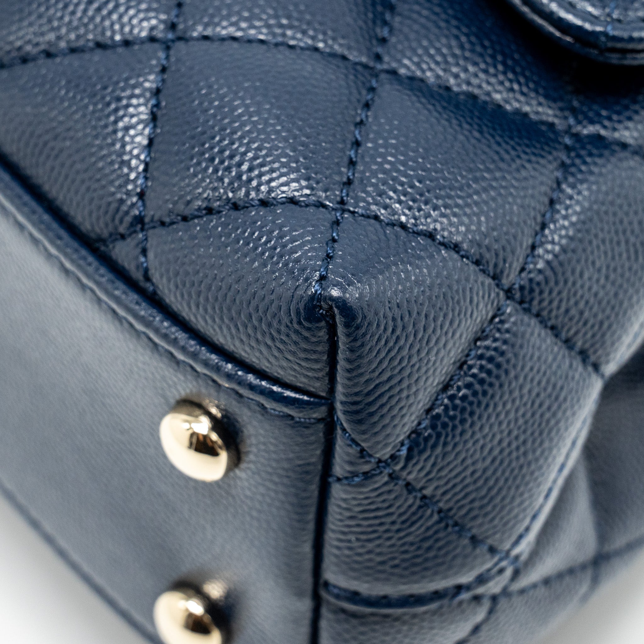 CHANEL Small Coco With Lizard Embossed Handle Caviar Navy L (Microchip)