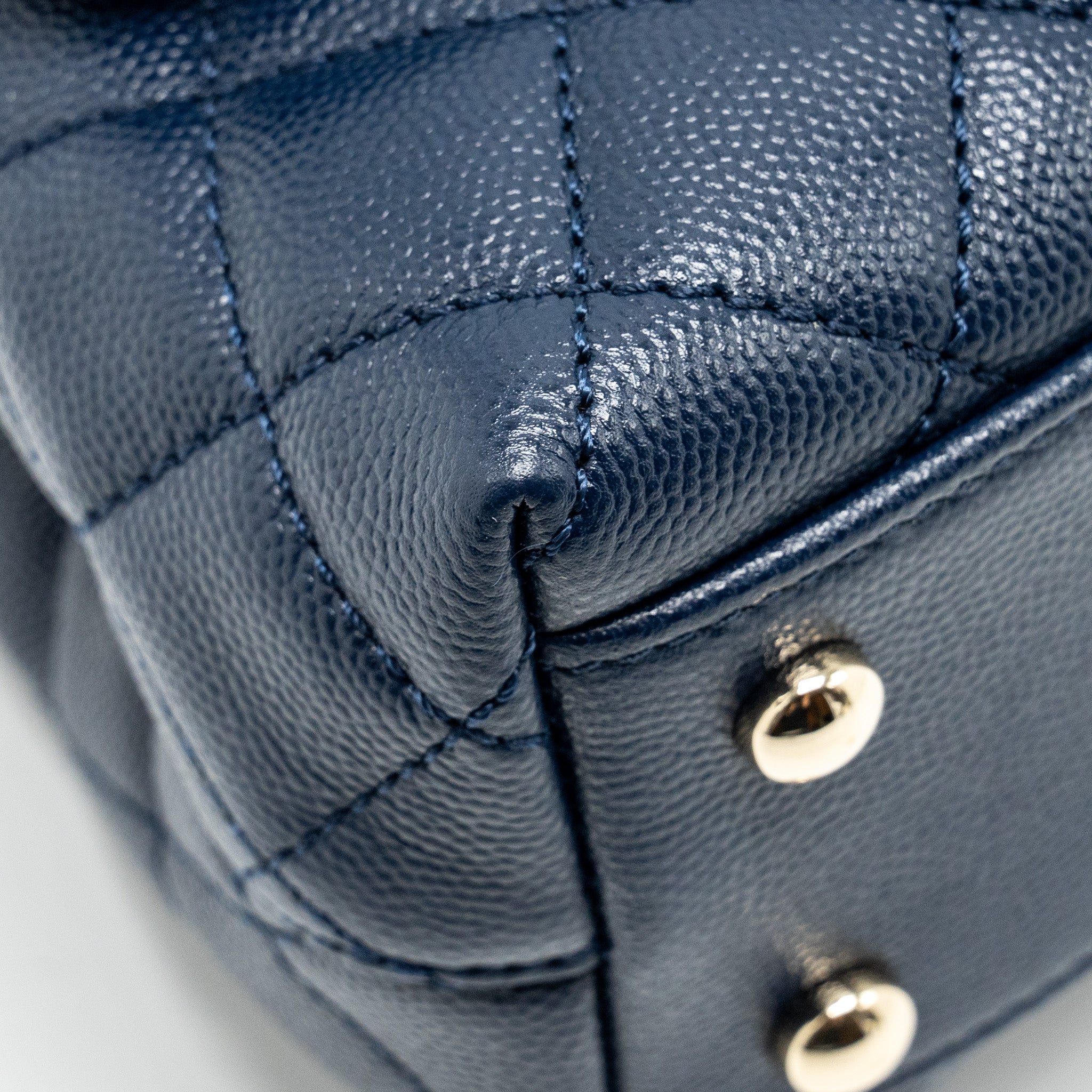 CHANEL Small Coco With Lizard Embossed Handle Caviar Navy L (Microchip)