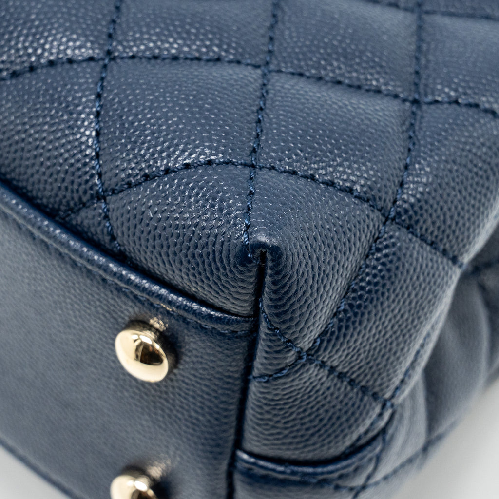 CHANEL Small Coco With Lizard Embossed Handle Caviar Navy L (Microchip)