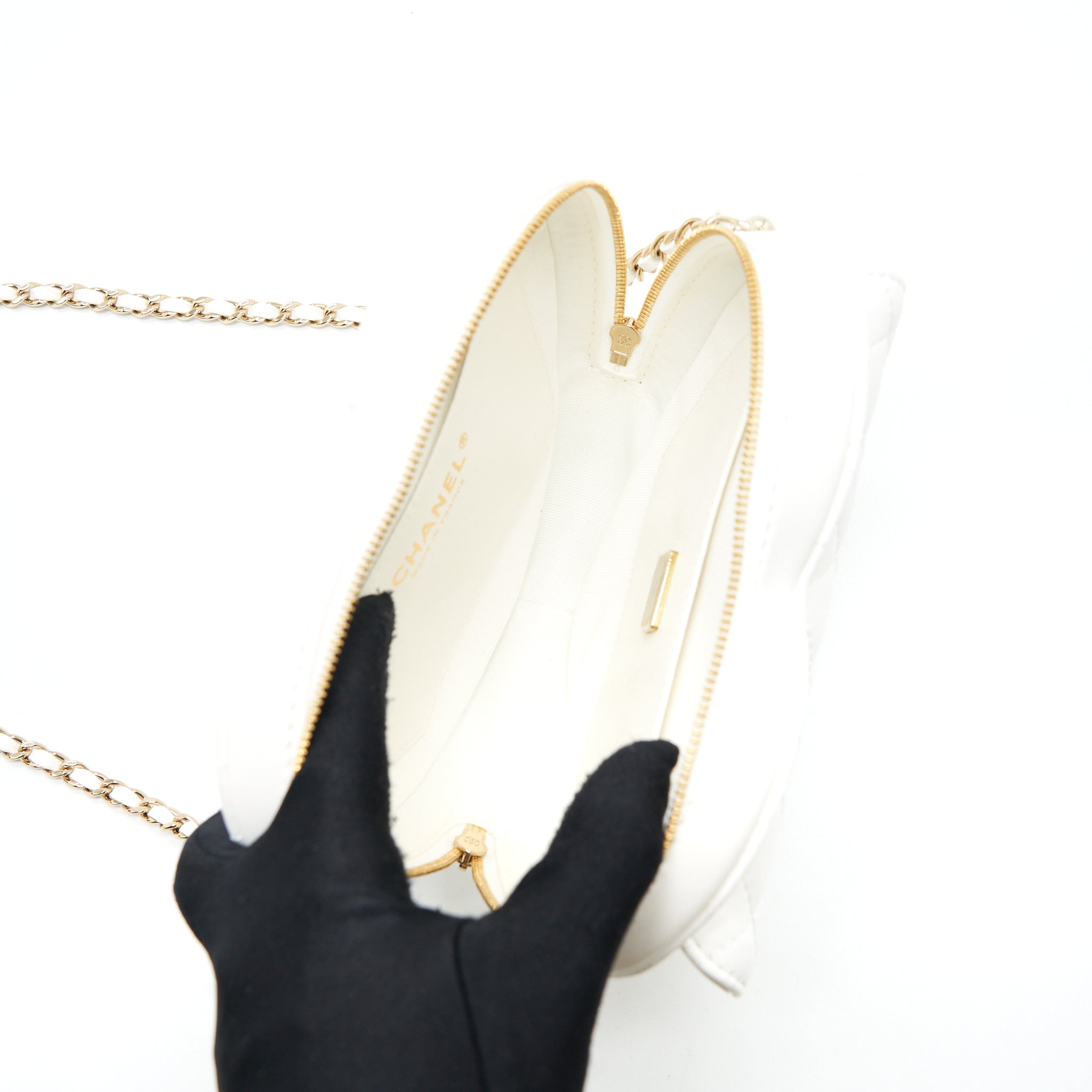 Chanel 22S Heart Bag Lambskin White L