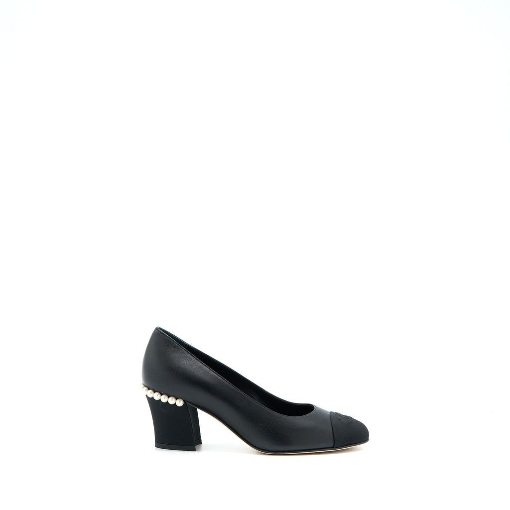Chanel Size 36 CC Logo Heels With Pearl Black