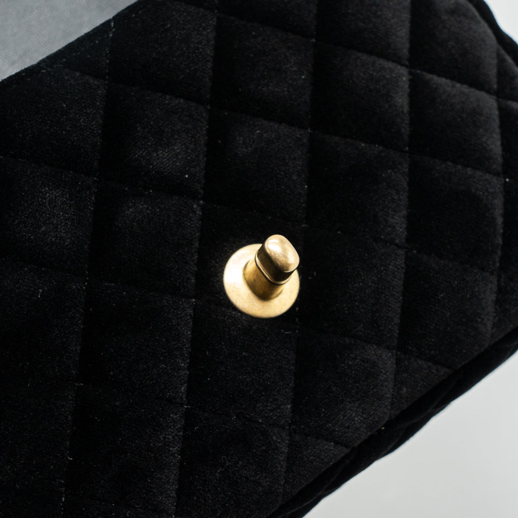 Chanel 22B Chanel on chains square flap bag velvet black  (Microchip)