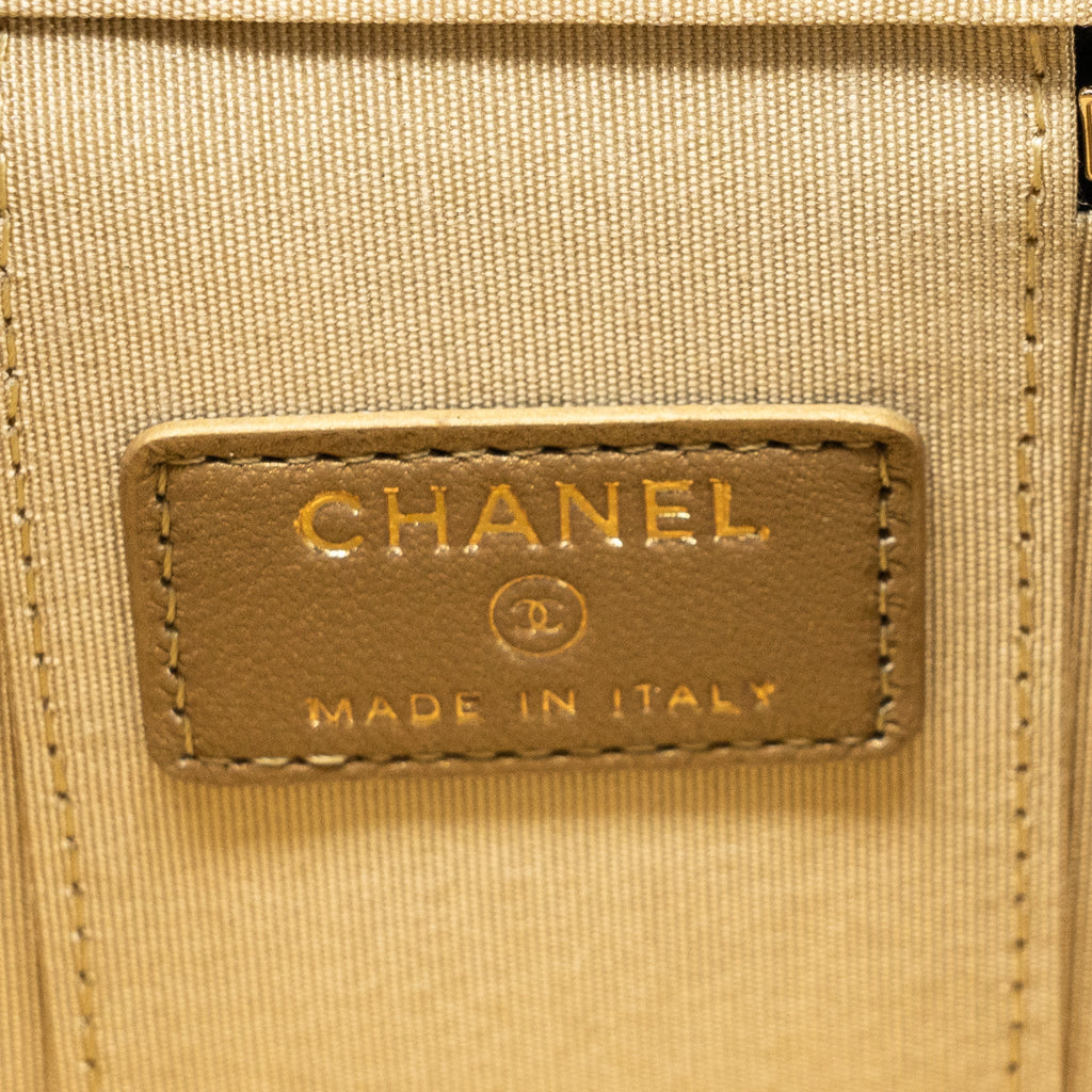 Chanel pearl crush mini vanity with chain lambskin black