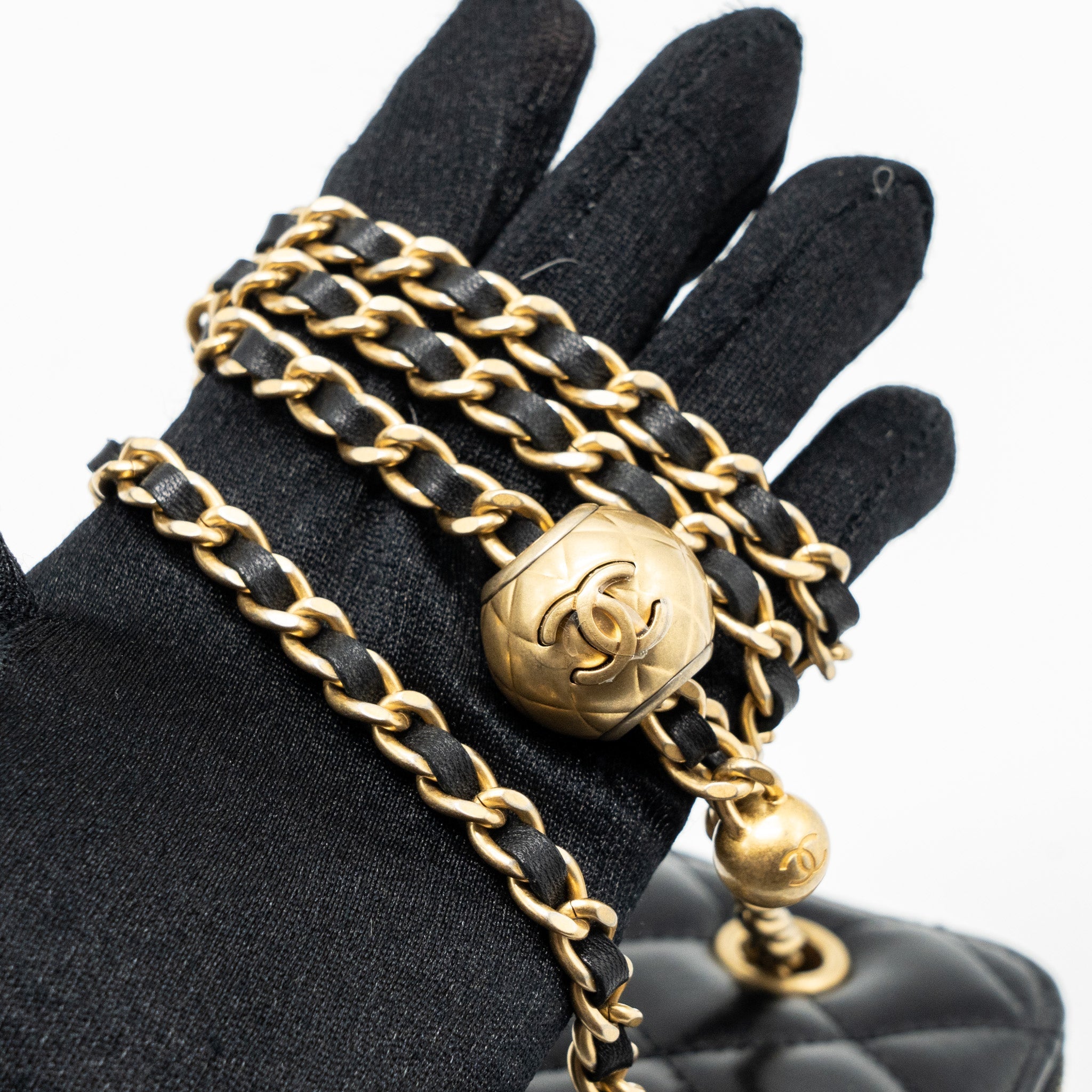 Chanel pearl crush mini vanity with chain lambskin black