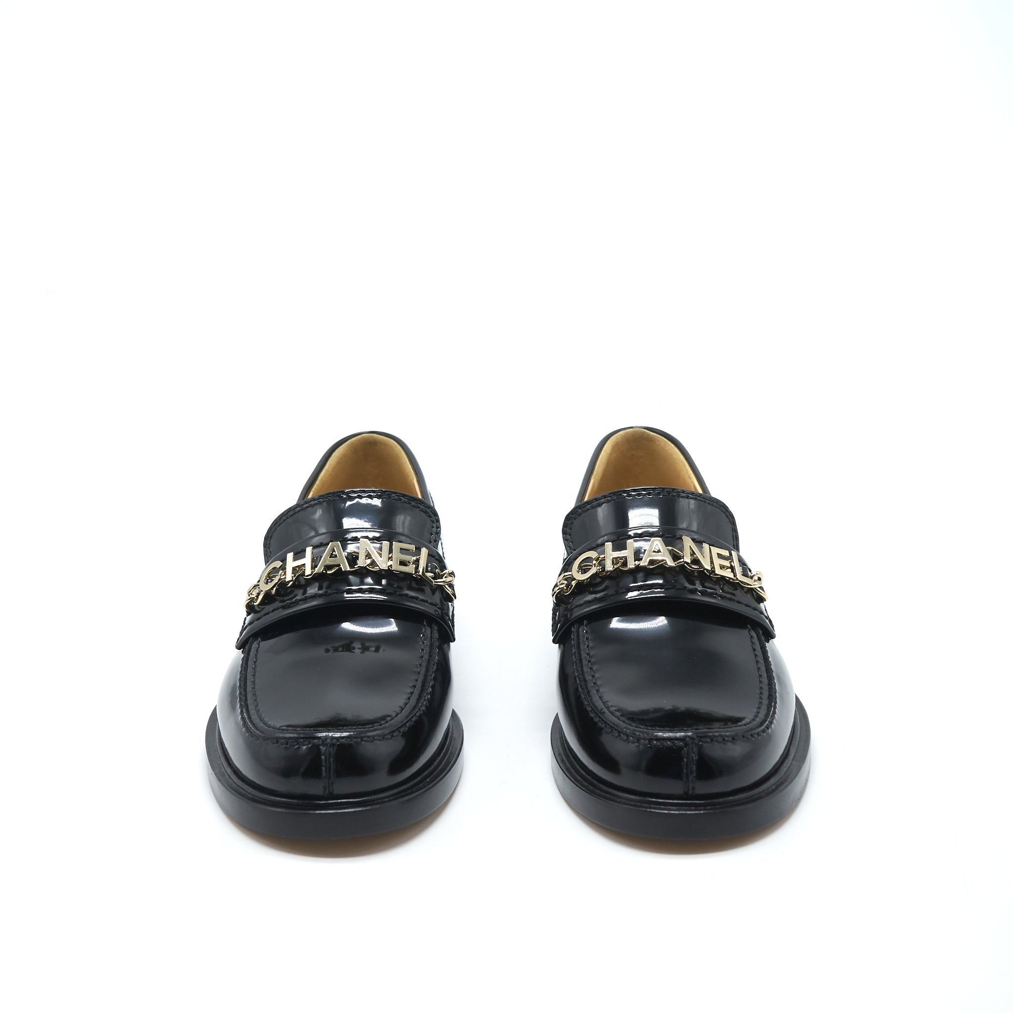 Chanel size35 Loafer Patent leather black L