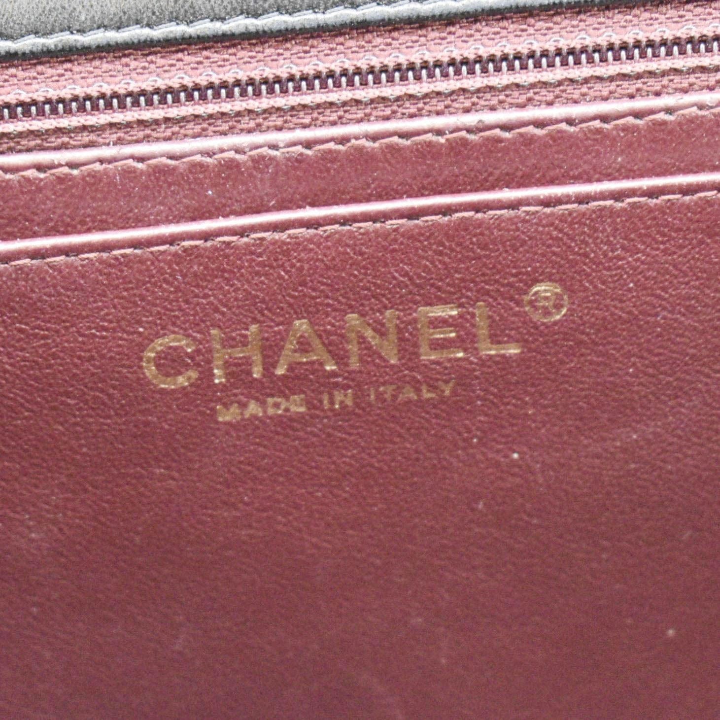 CHANEL Maxi Classic Single Flap Quilted Leather Crossbody Bag Black