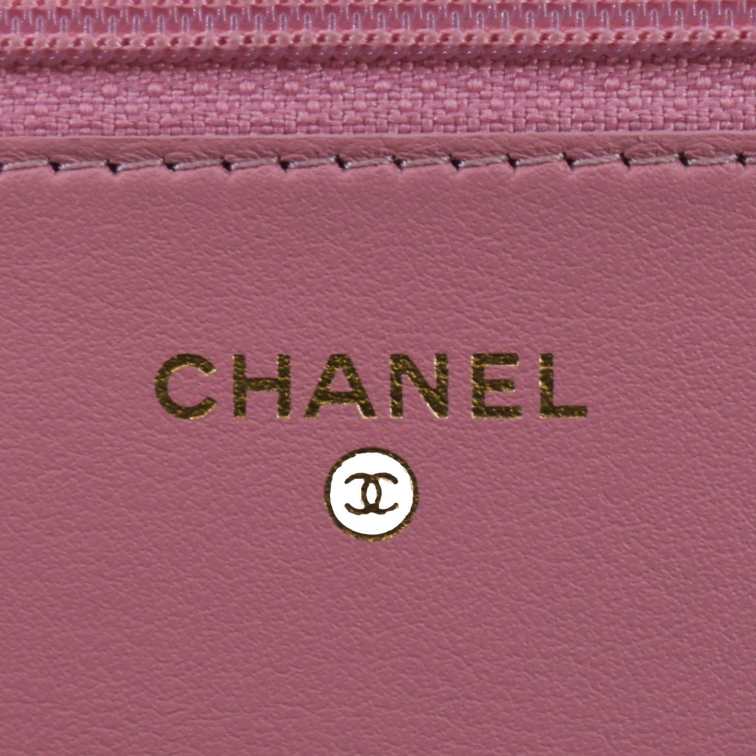CHANEL Boy Flap Quilted Leather Shoulder Bag Pink