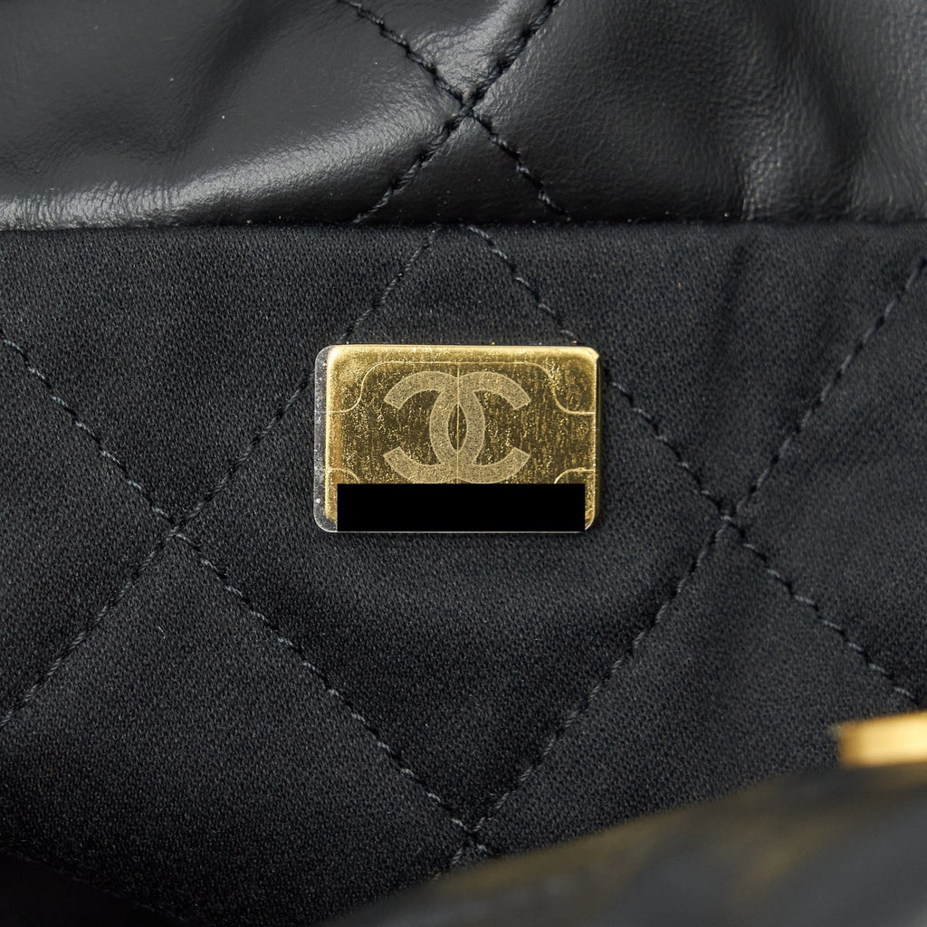 Chanel 22 Handbag Shiny Calfskin Black