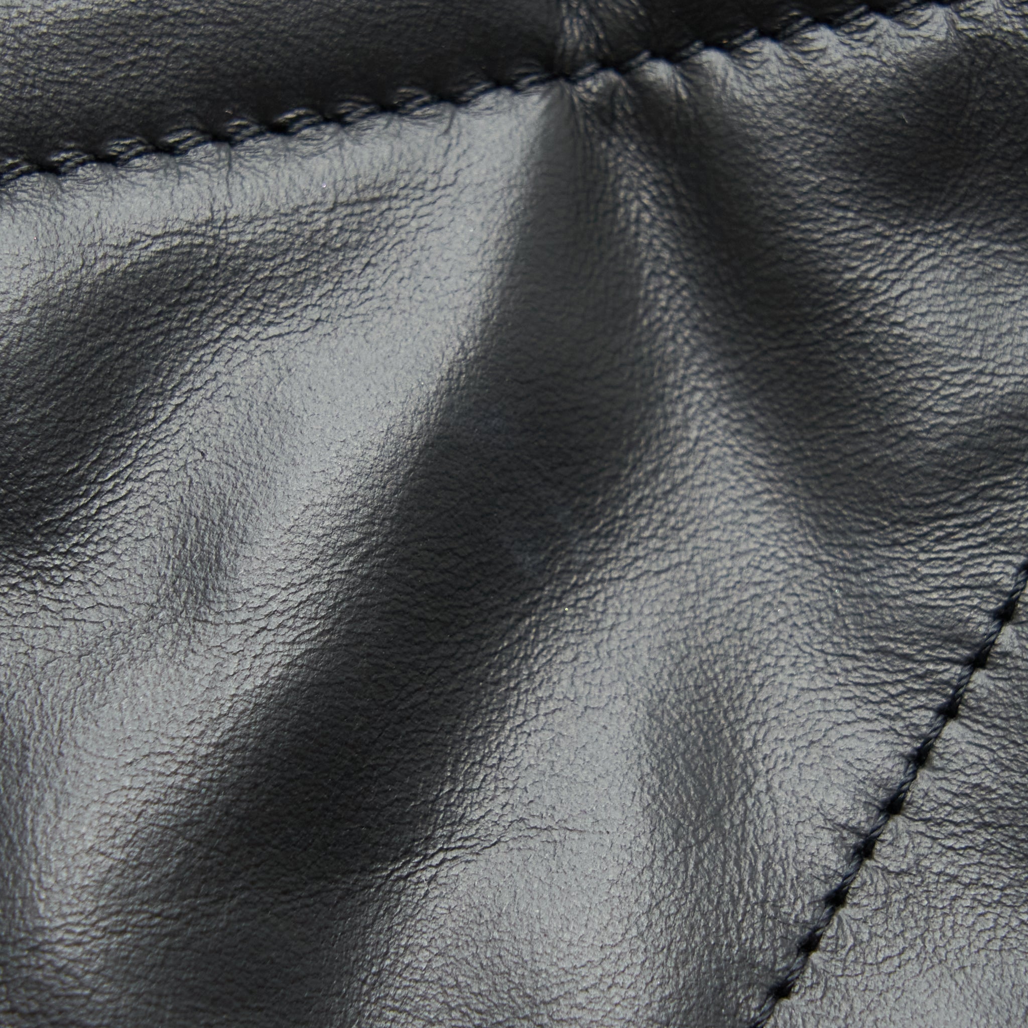 Chanel 22 Handbag Shiny Calfskin Black