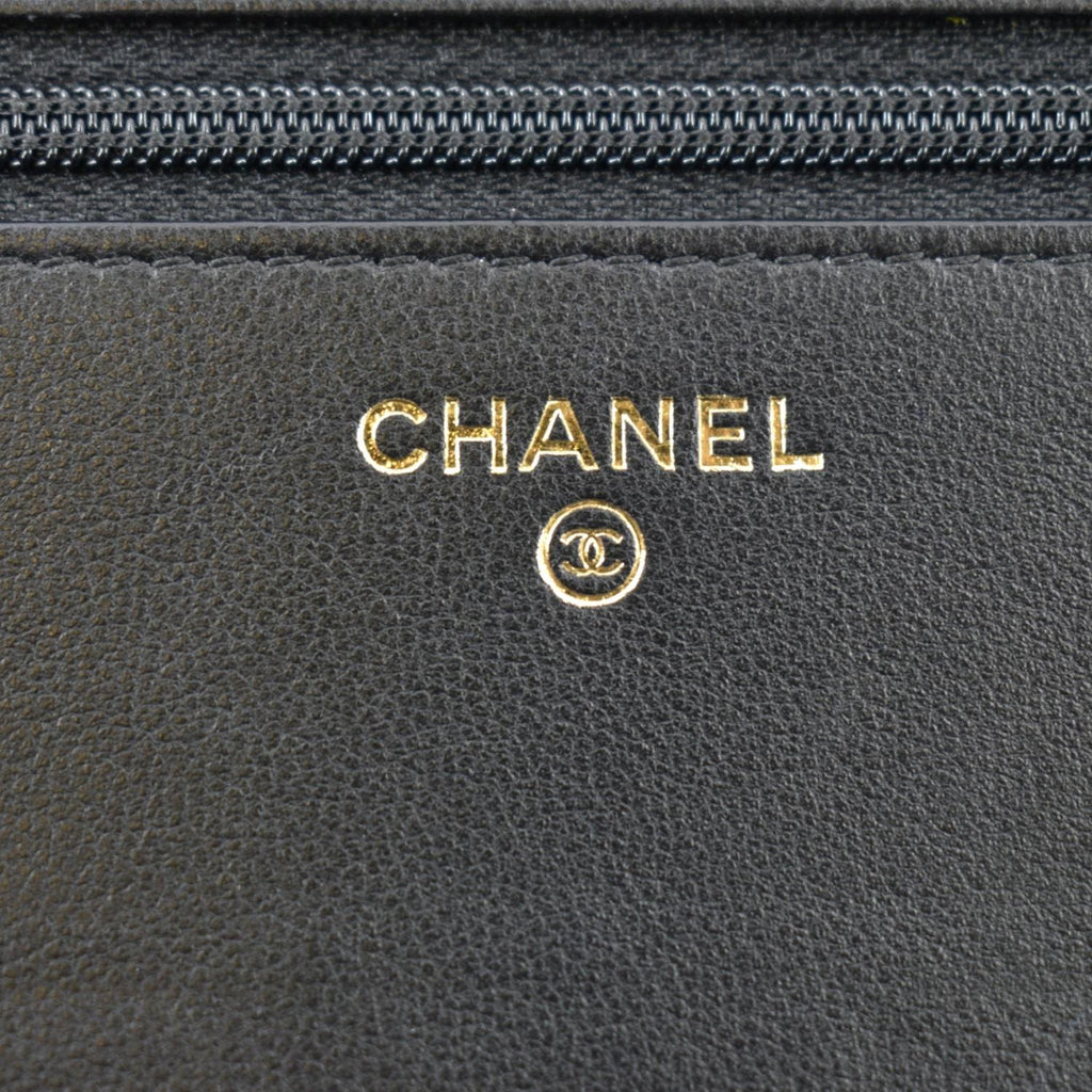 CHANEL Boy Flap Woven Raffia Leather Shoulder Bag Black