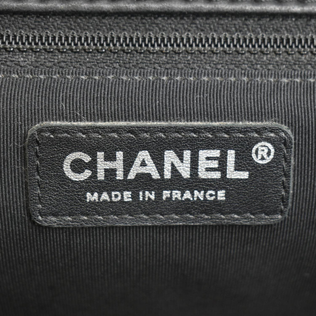 CHANEL Surpique Jumbo Chevron Lambskin Leather Flap Crossbody Bag Black