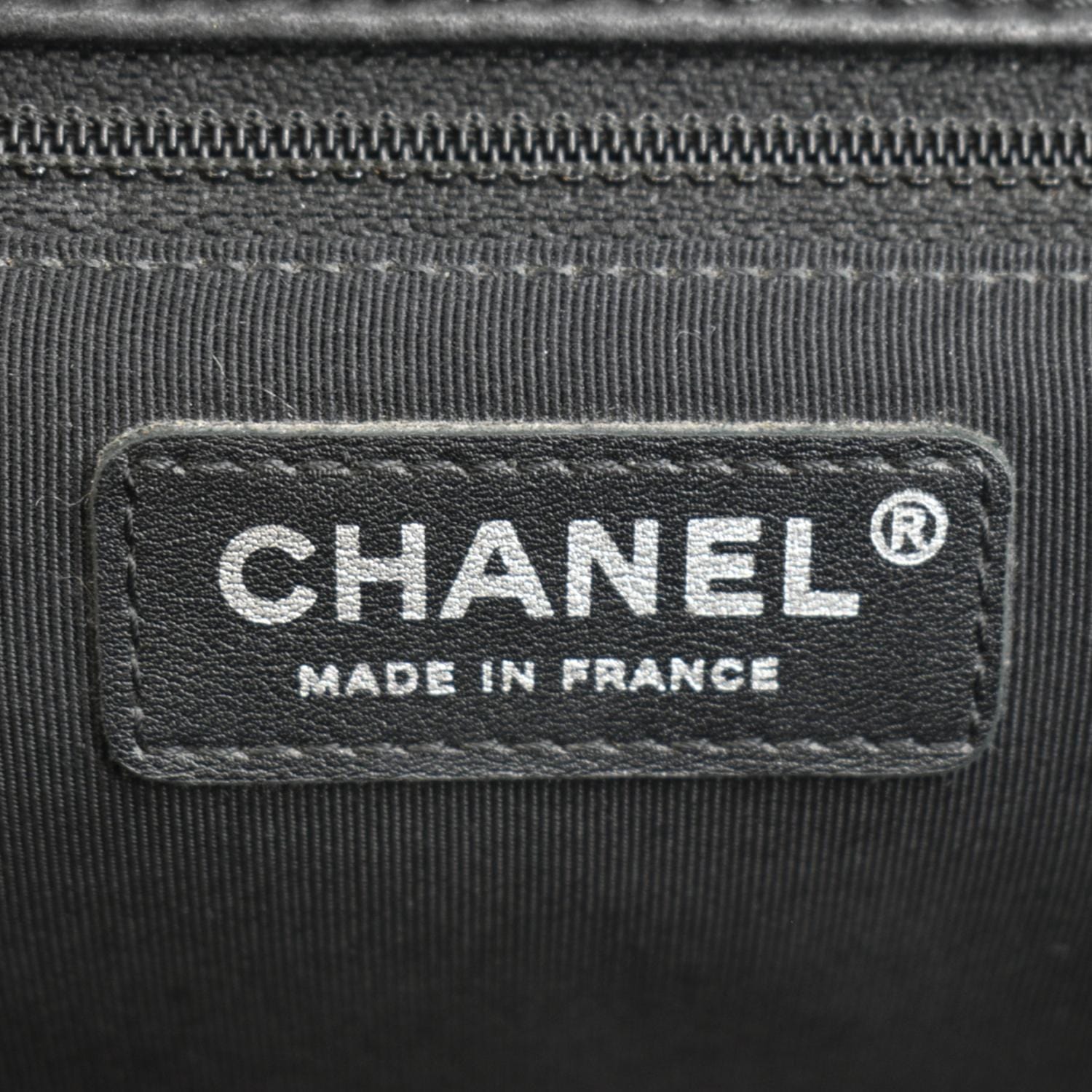 CHANEL Surpique Jumbo Chevron Lambskin Leather Flap Crossbody Bag Black
