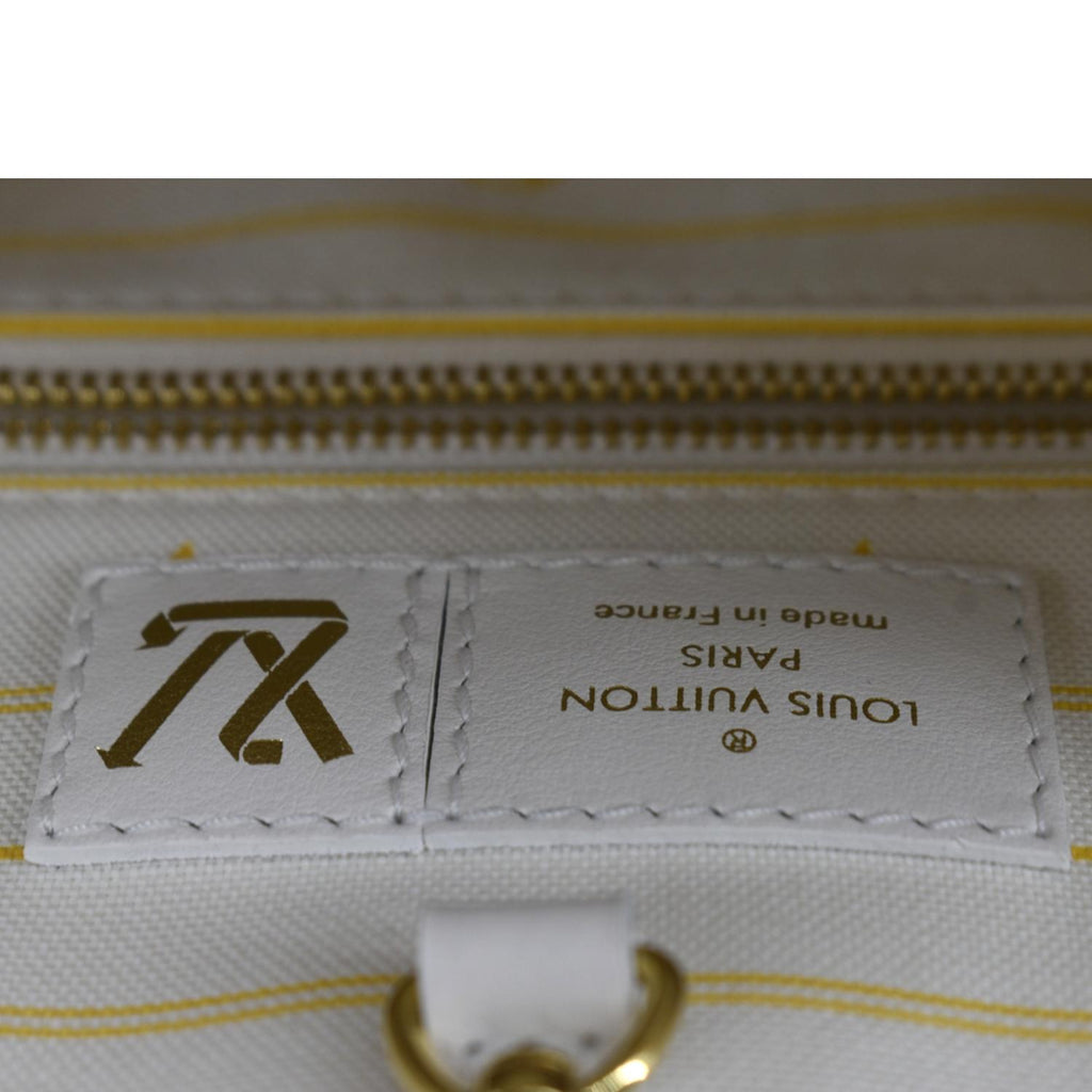 LOUIS VUITTON Hawaii Onthego GM Monogram Tuffetage Tote Shoulder Bag Off White