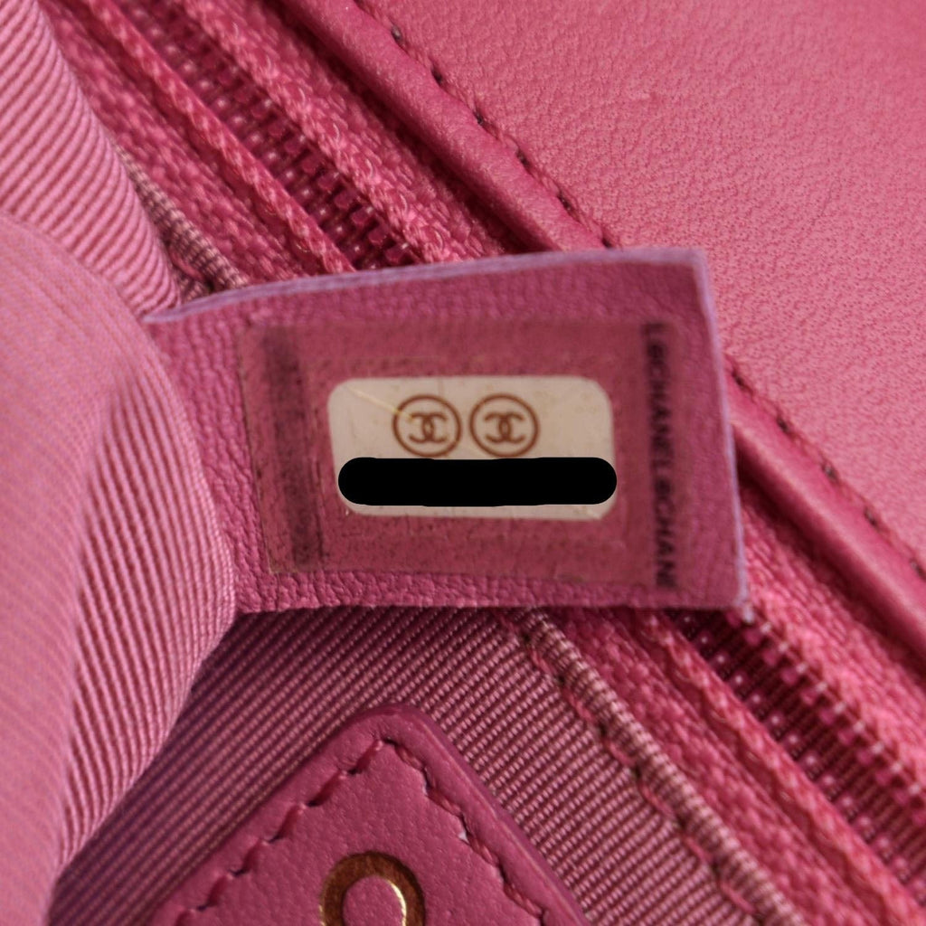 CHANEL Chic Flap Quilted Lambskin Leather Crossbody Bag Pink