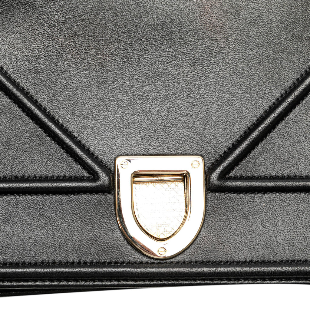 Dior Medium Calfskin Diorama Flap (SHG-gAEZfC)