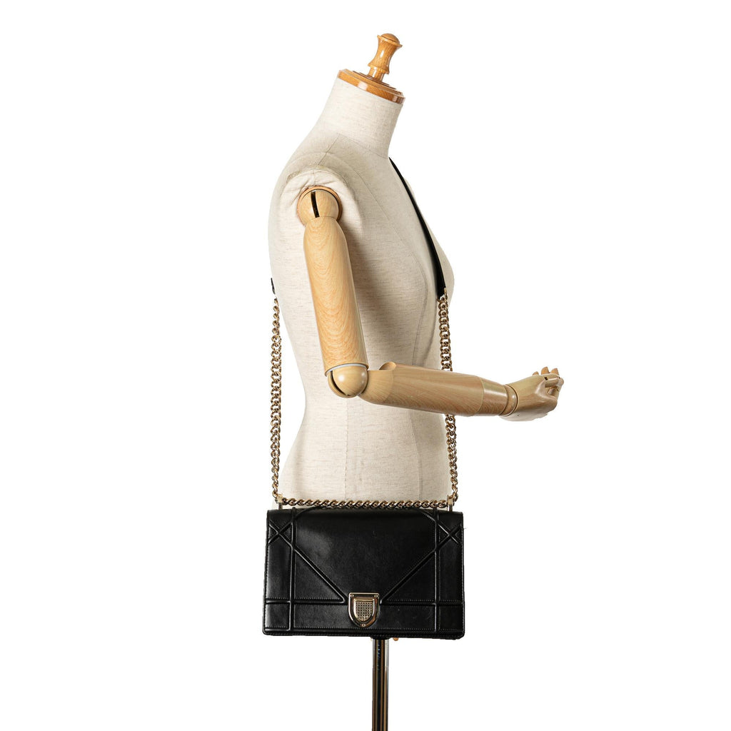 Dior Medium Calfskin Diorama Flap (SHG-gAEZfC)