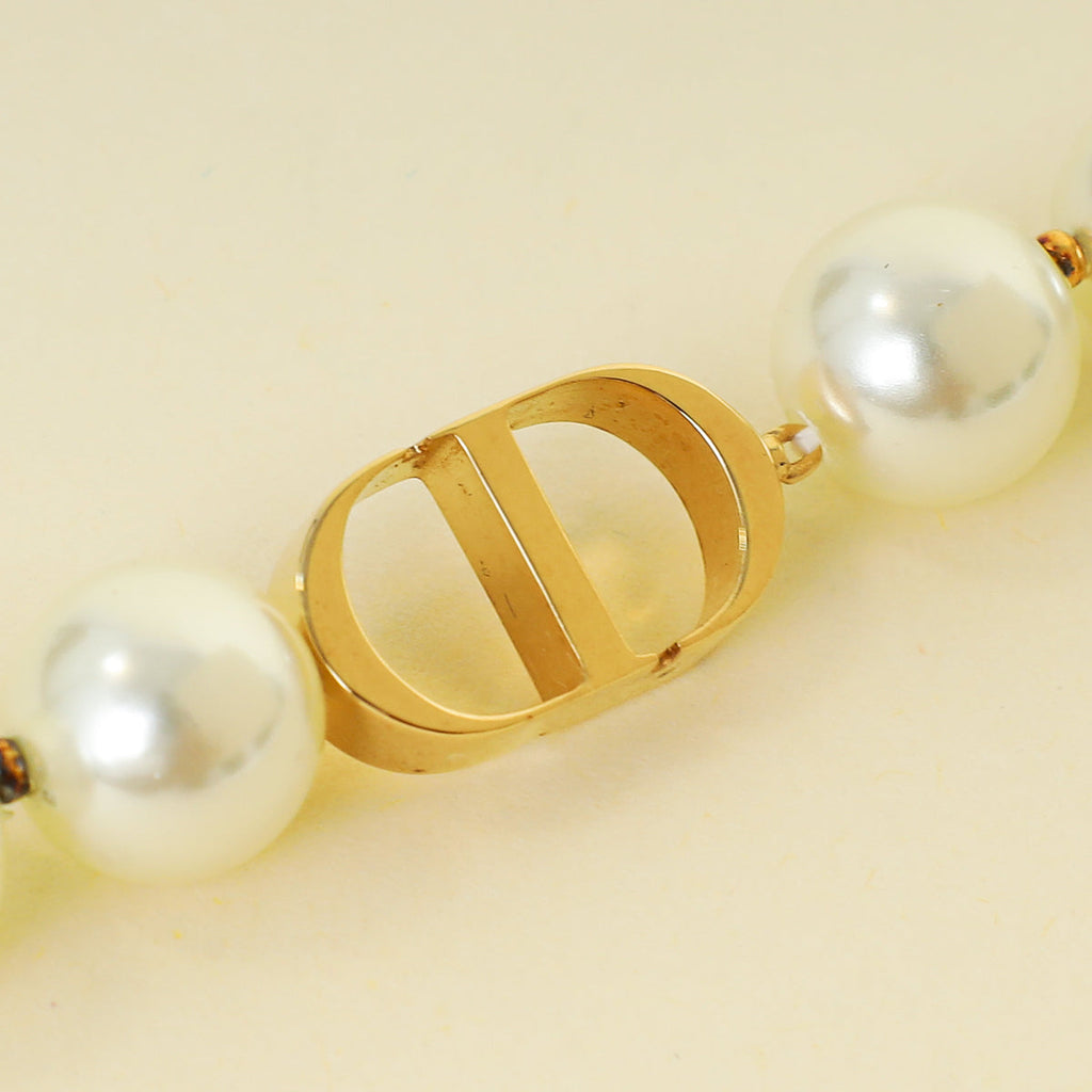 Christian Dior White 30 Montaigne Short Necklace