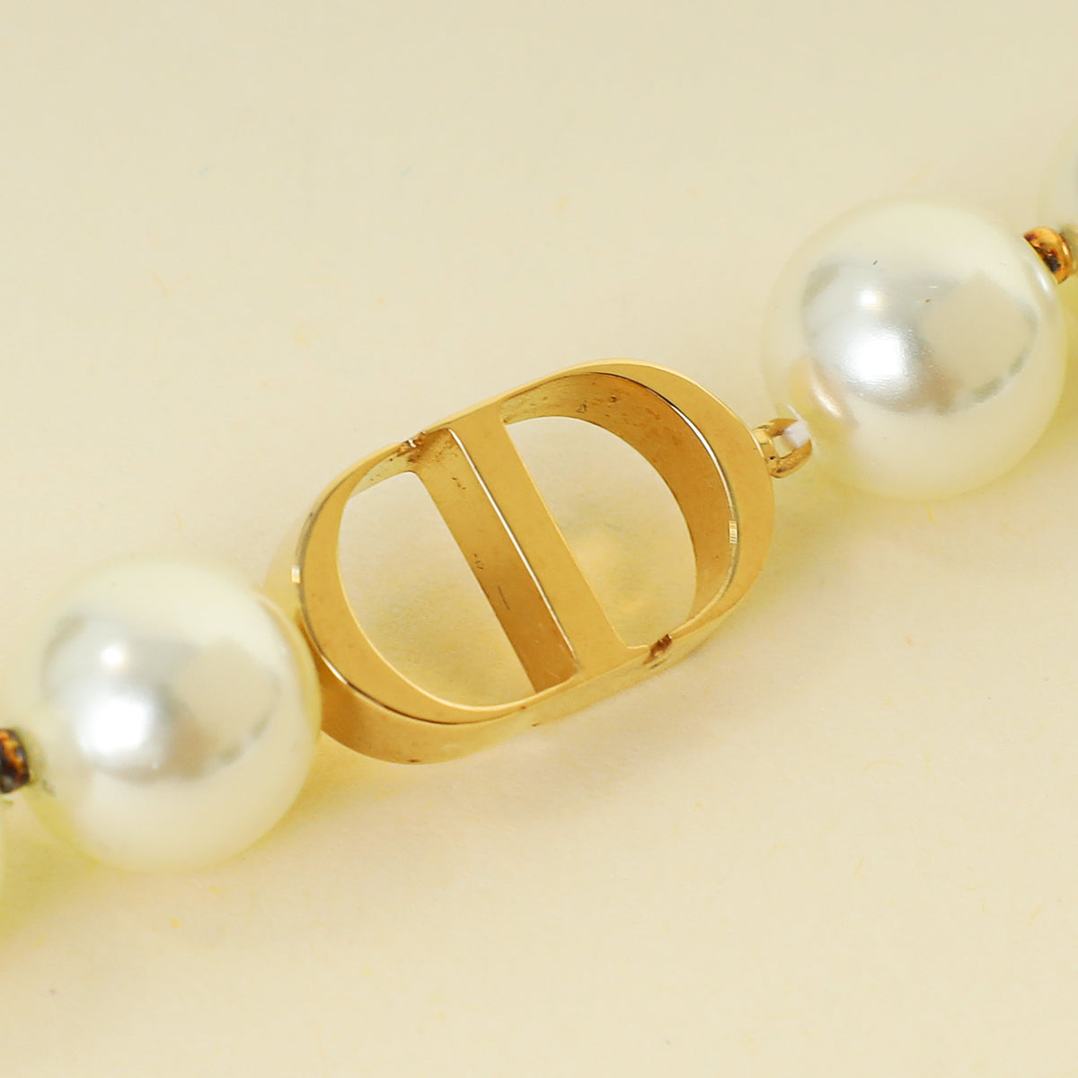 Christian Dior White 30 Montaigne Short Necklace