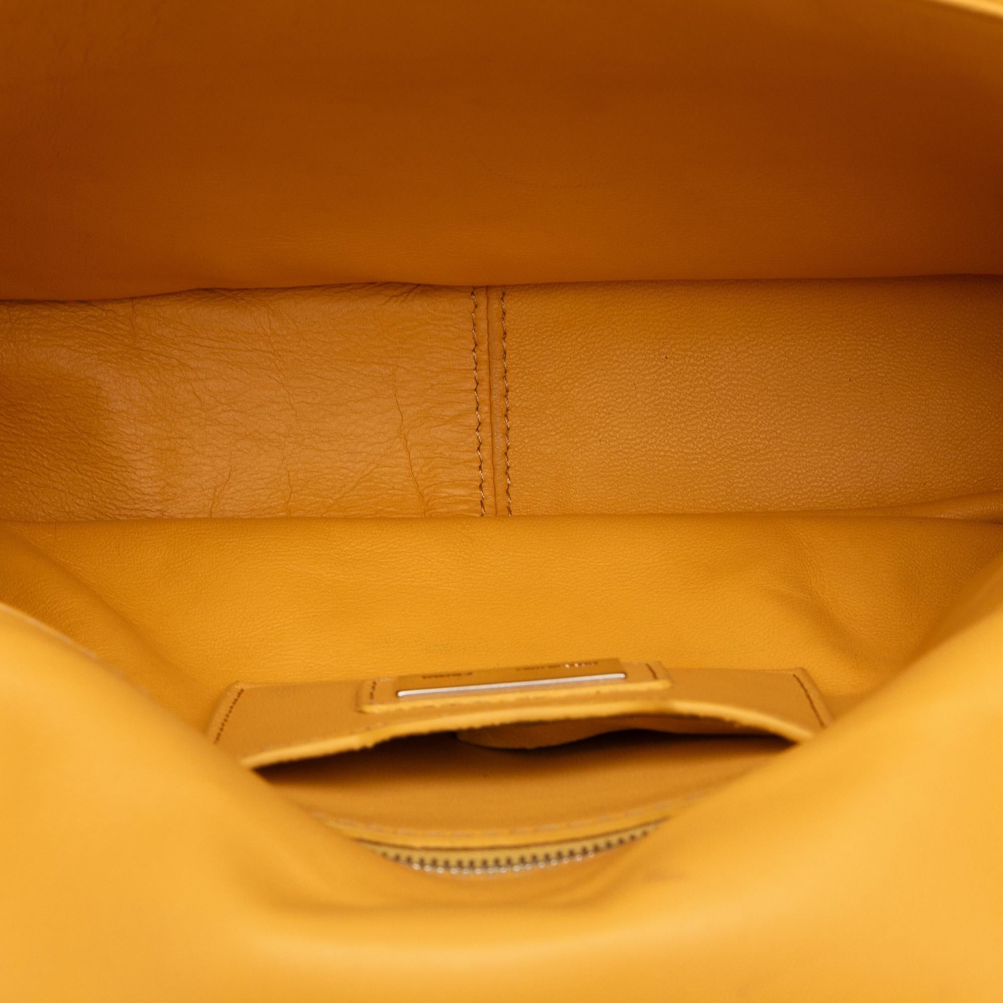 Fendi BeBaguette Chain Bag (SHG-tRxsIj)