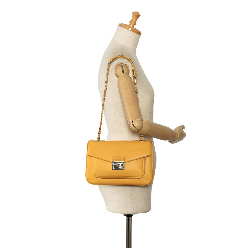 Fendi BeBaguette Chain Bag (SHG-tRxsIj)
