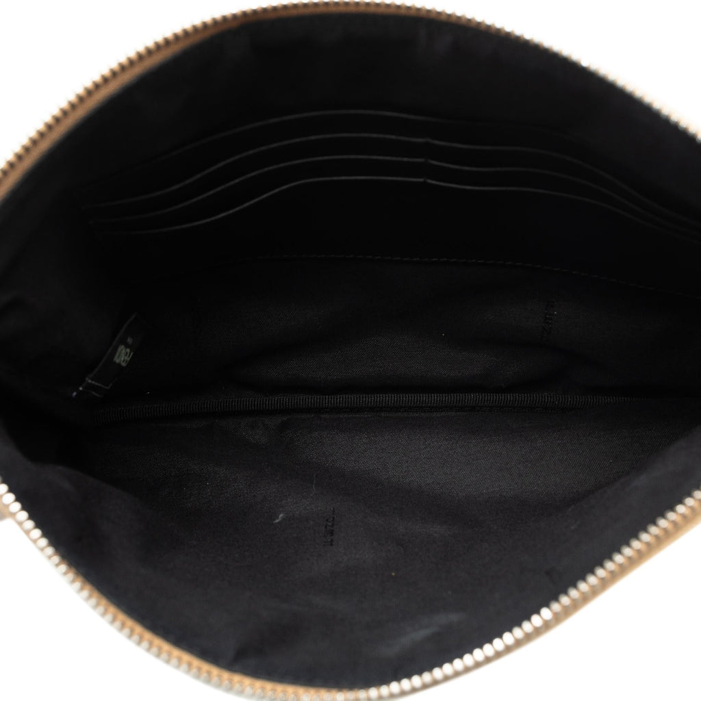 Fendi Canvas Roma Clutch (SHG-oJP68f)