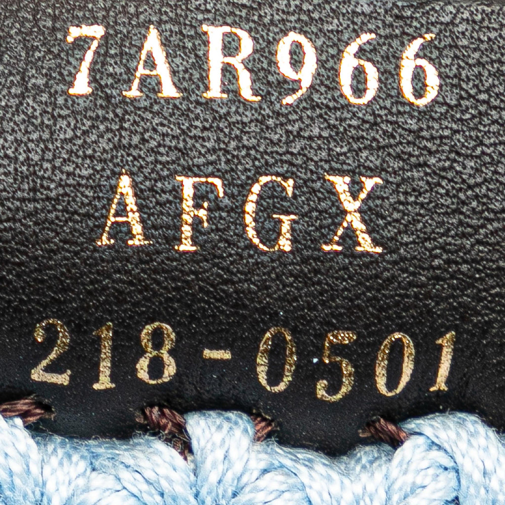 Fendi Crochet Baguette Phone Bag (SHG-MmCVjm)