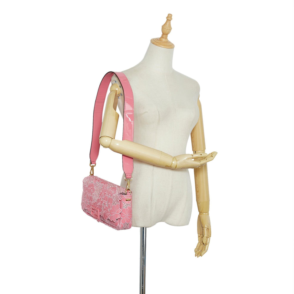 Fendi Embroidered Lace Baguette (SHG-PcQc93)