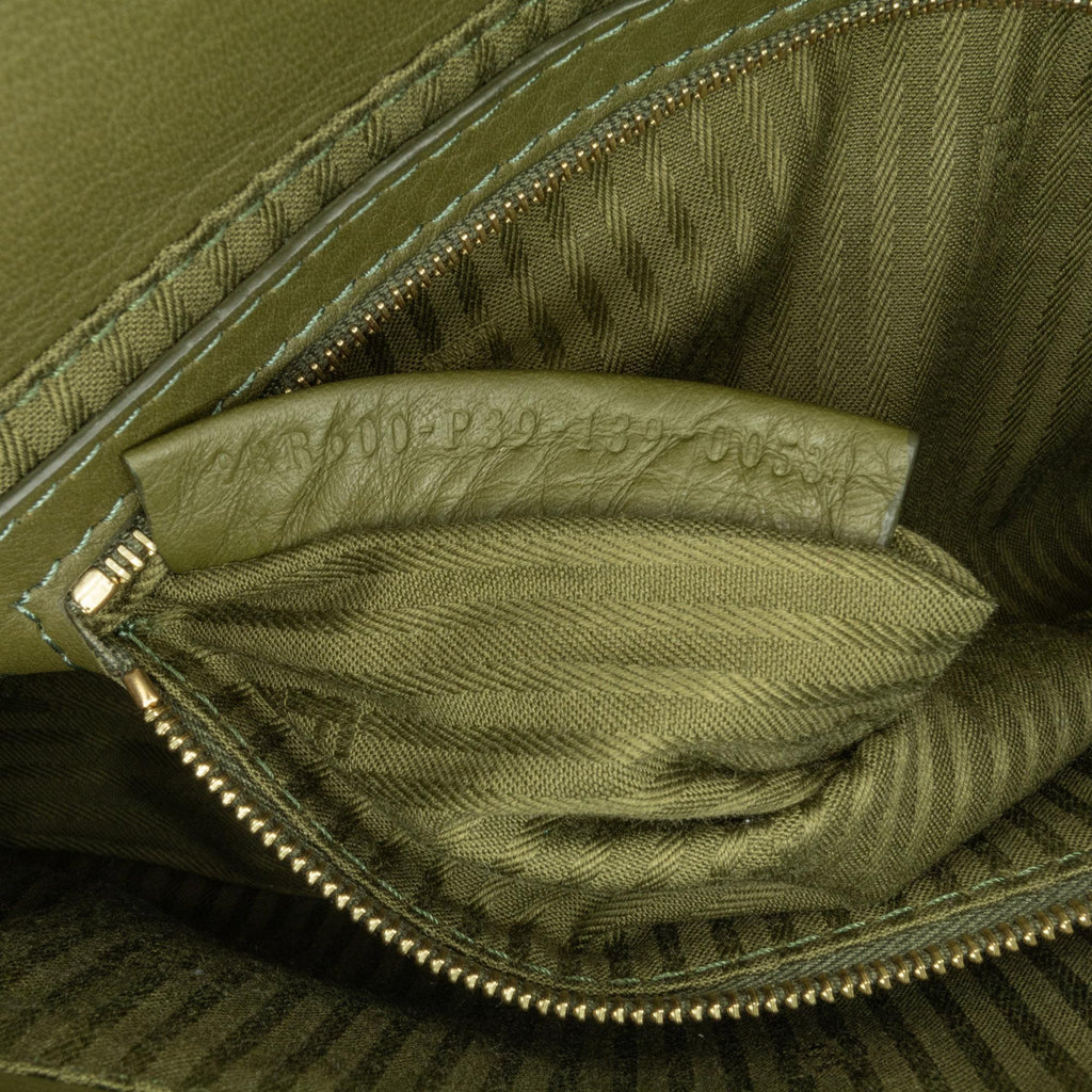 Fendi Leather Baguette Crossbody (SHG-cYzdbi)