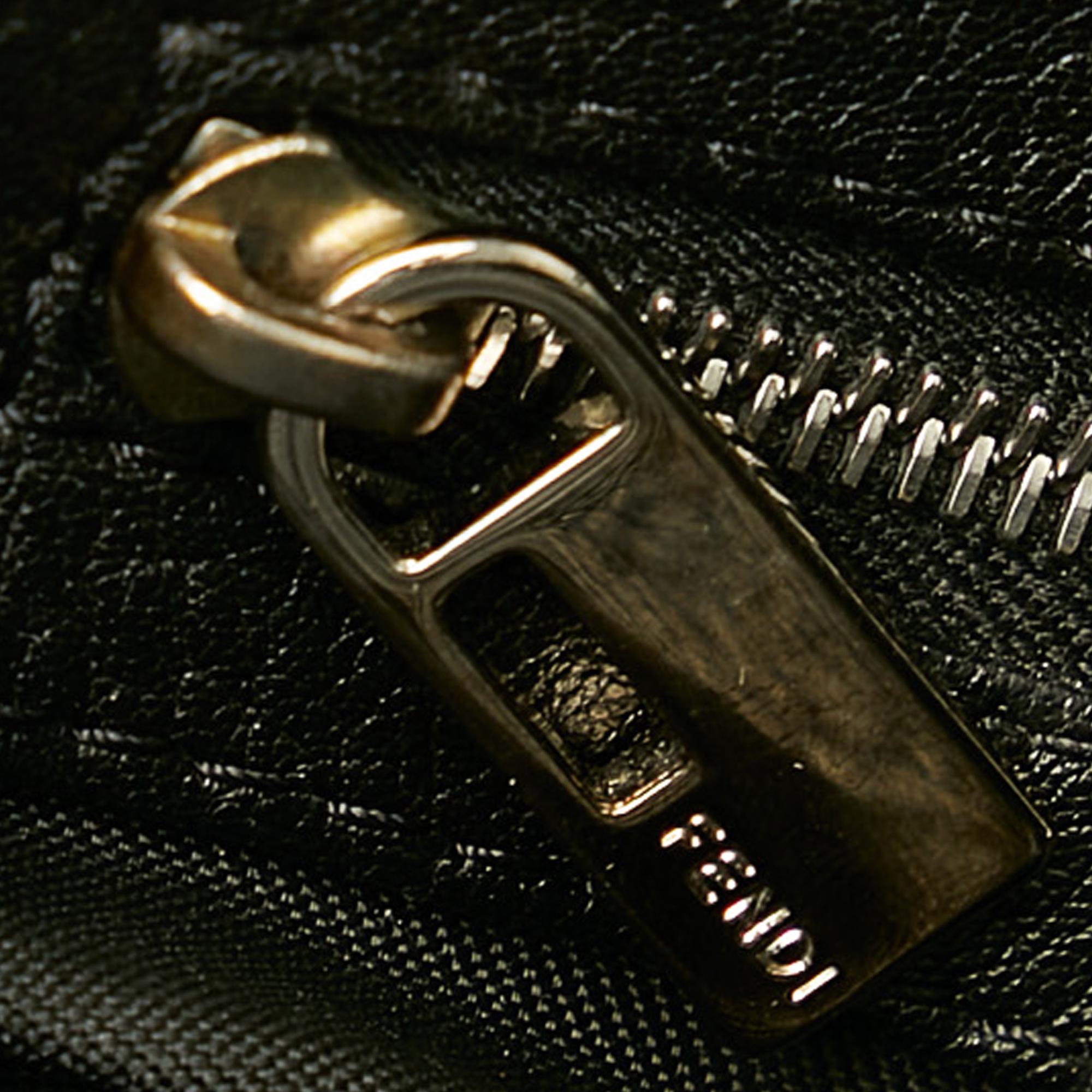 Fendi Leather Baguette (SHG-26236)