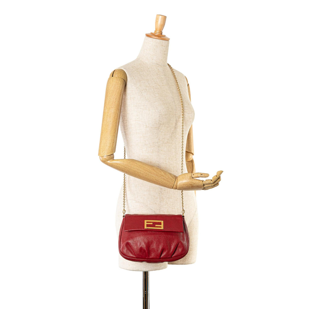 Fendi Leather Fendista Pochette Crossbody (SHG-UEo4ph)