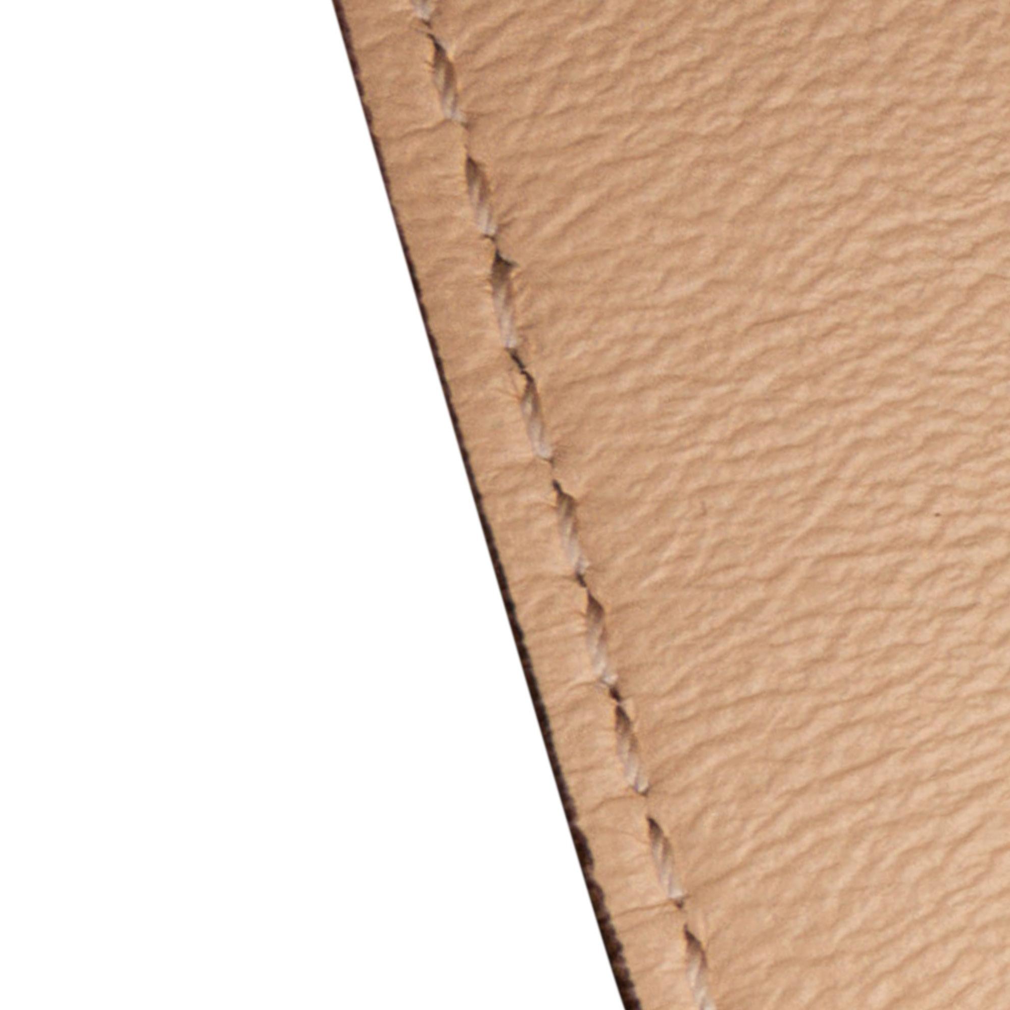 Fendi Peek-a-Phone Pouch Crossbody (SHG-d6KMnd)