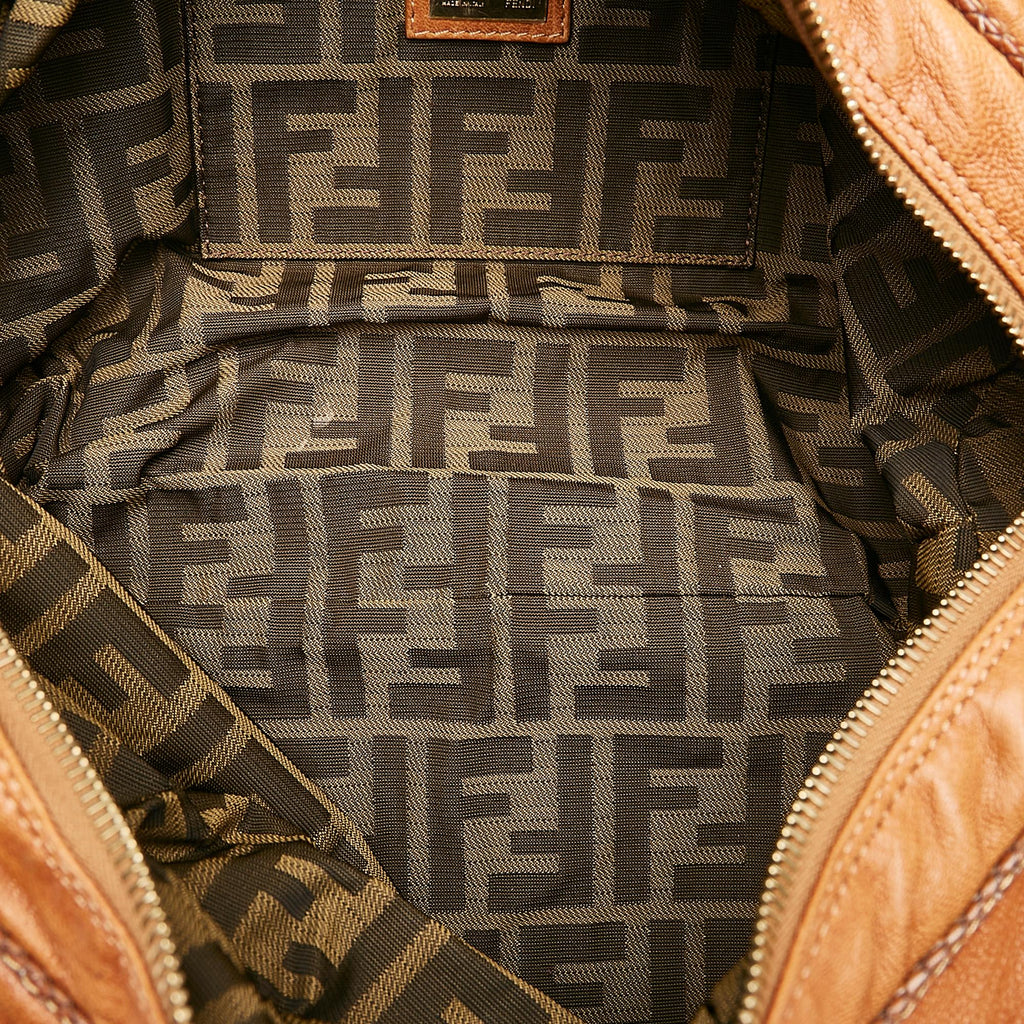 Fendi Spy Leather Handbag (SHG-32198)