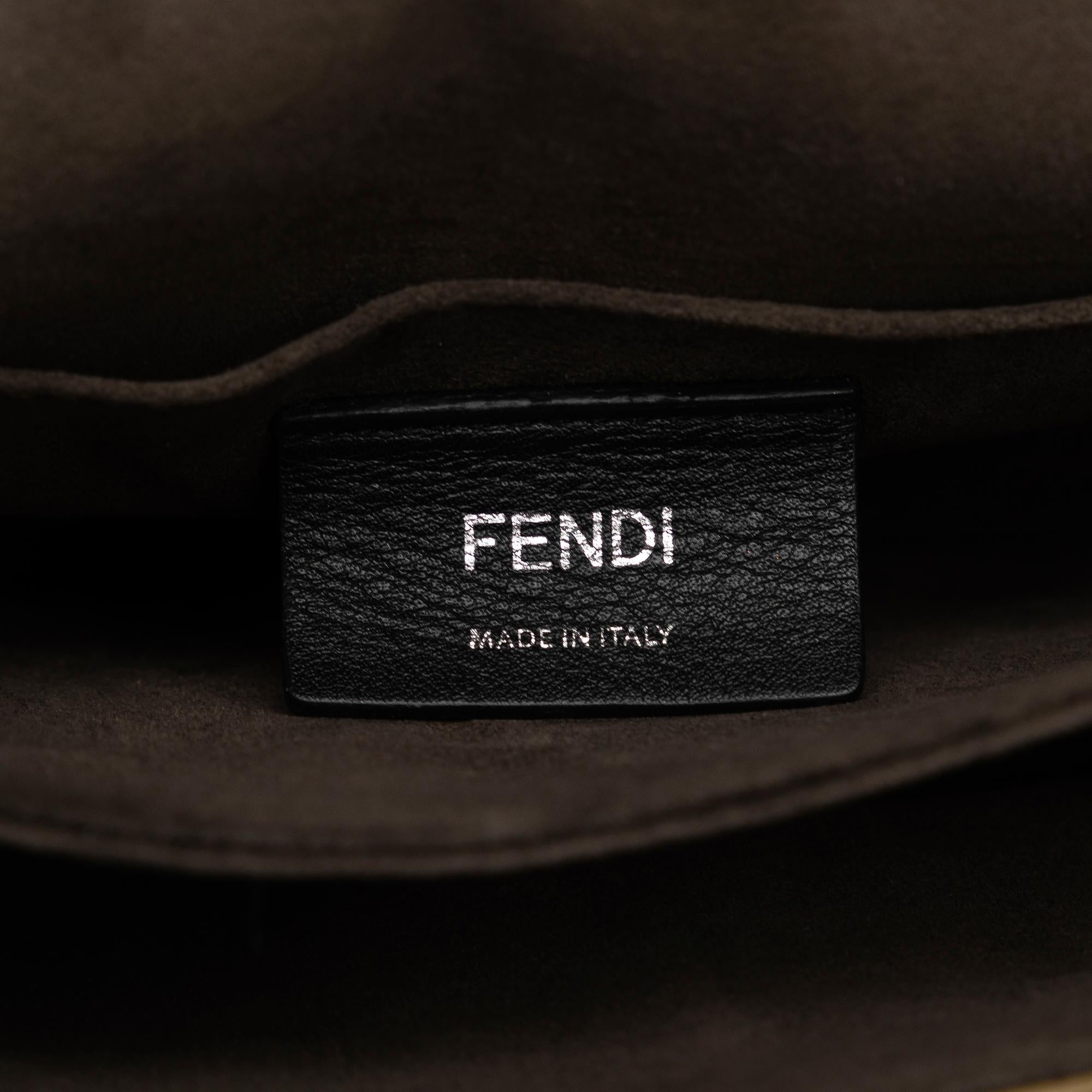 Fendi Studded Scalloped Kan I Crossbody (SHG-jNlaT0)