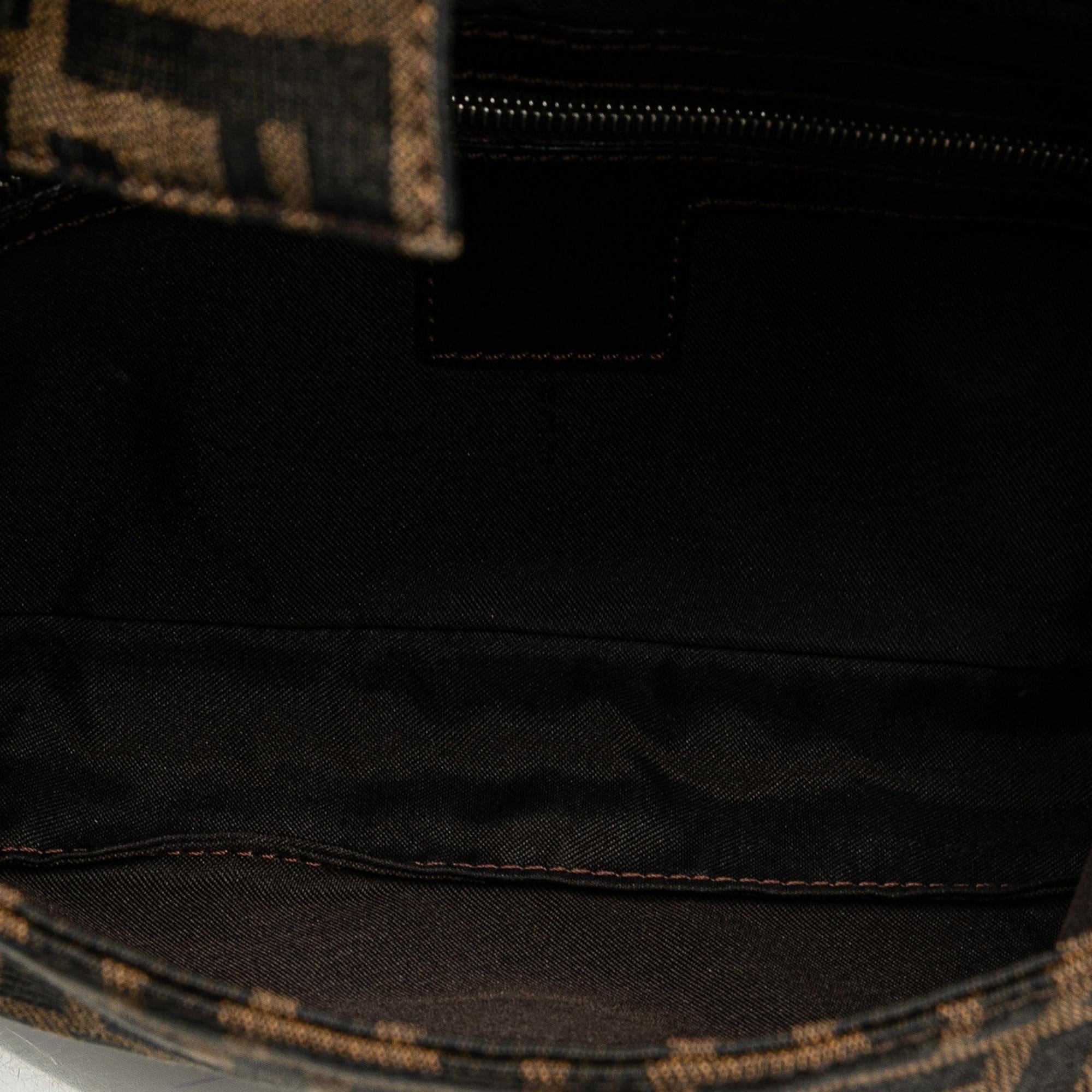 Fendi Zucca Canvas Baguette (SHG-AQHo7D)