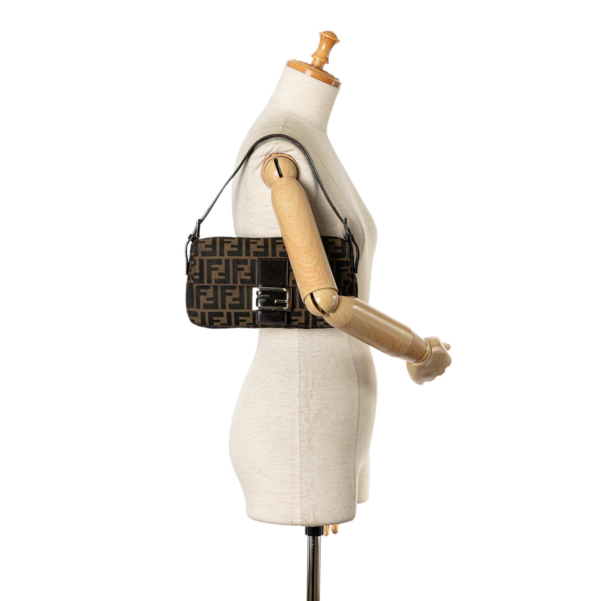 Fendi Zucca Canvas Baguette (SHG-qolbtr)