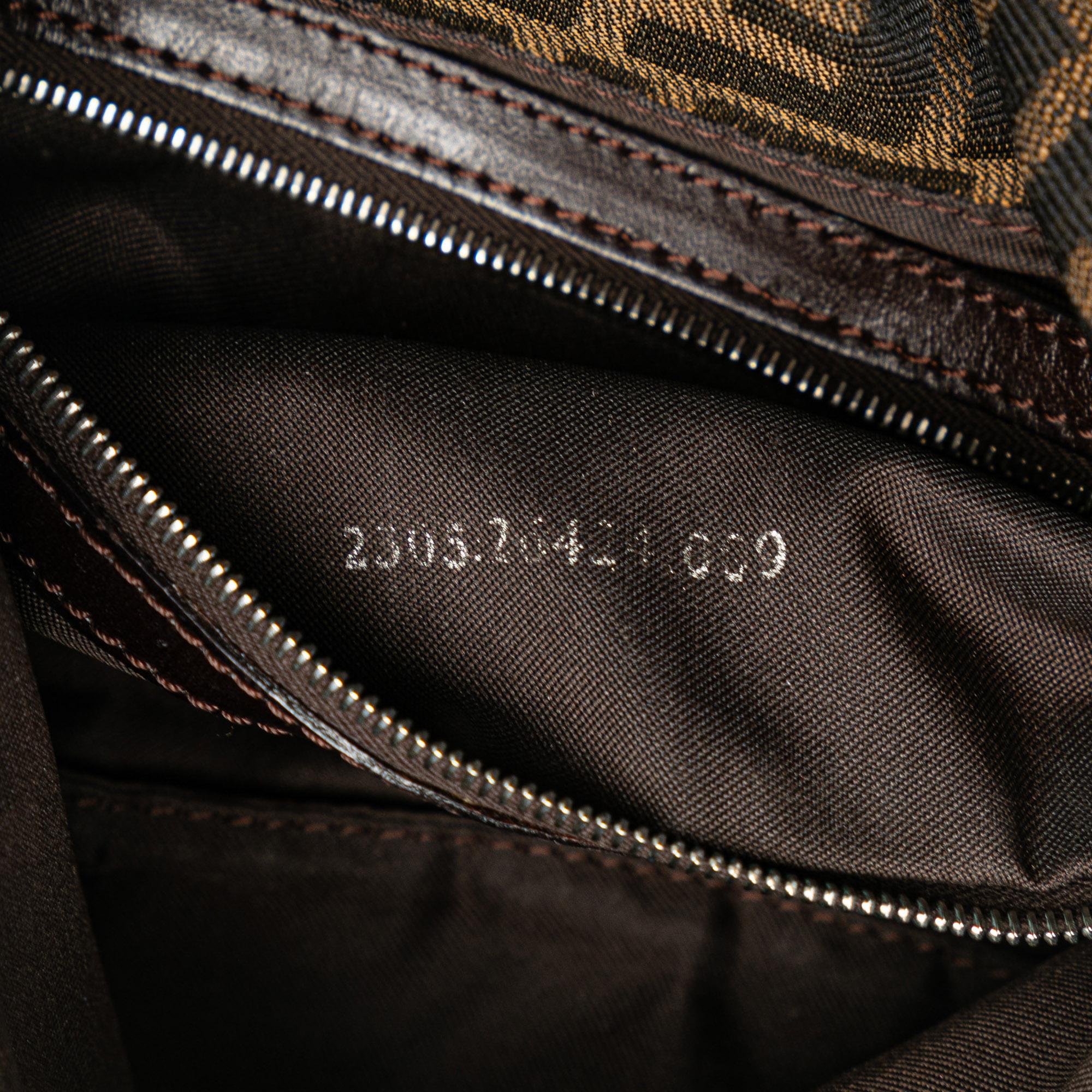Fendi Zucca Canvas Baguette (SHG-20lVTP)