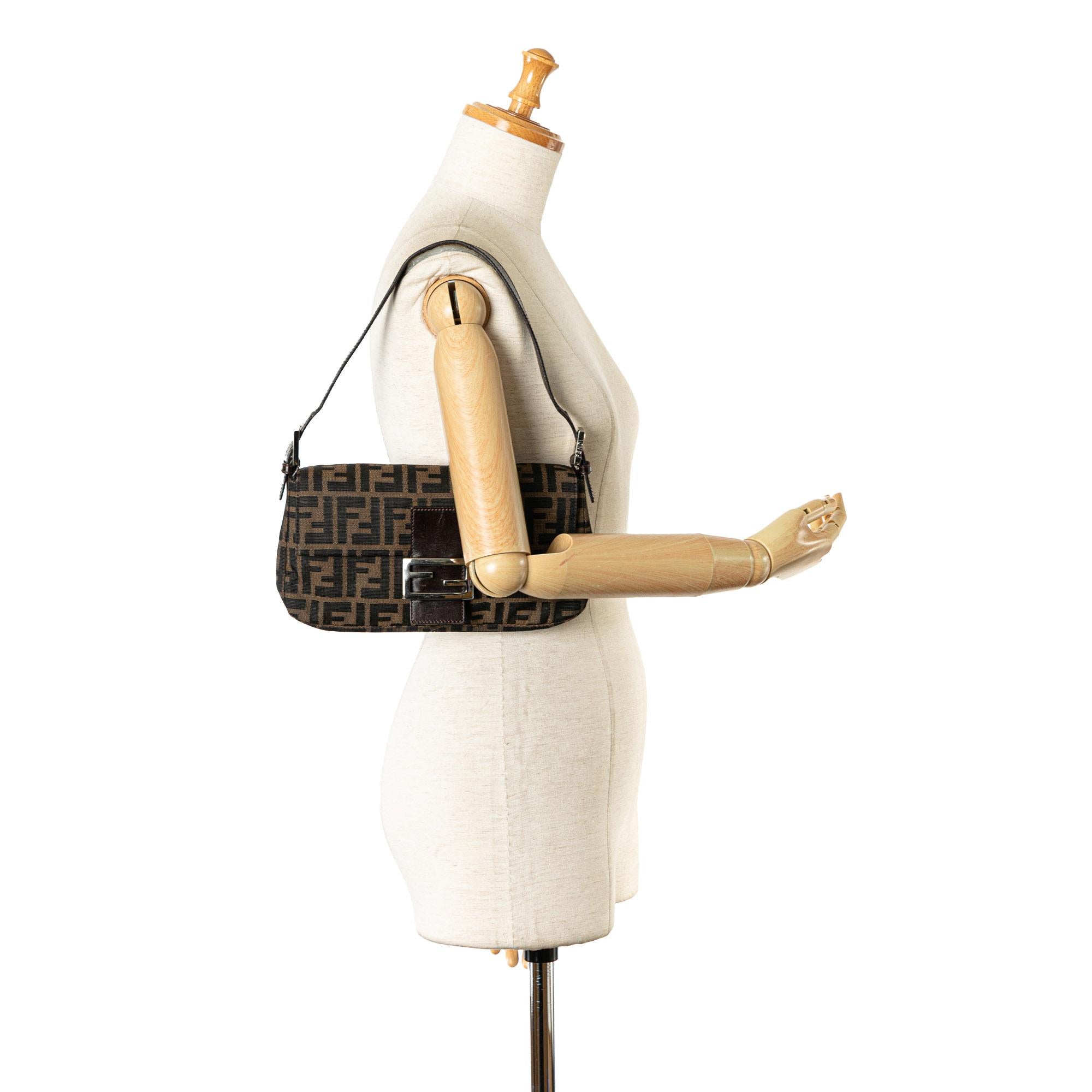 Fendi Zucca Canvas Baguette (SHG-20lVTP)