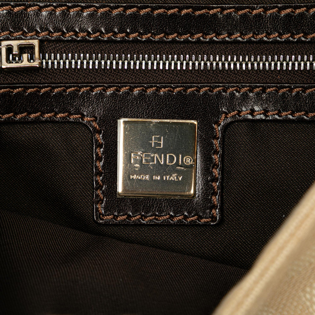Fendi Zucca Canvas Baguette (SHG-NT8ZQs)