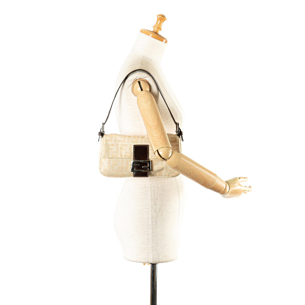Fendi Zucca Canvas Baguette (SHG-NT8ZQs)