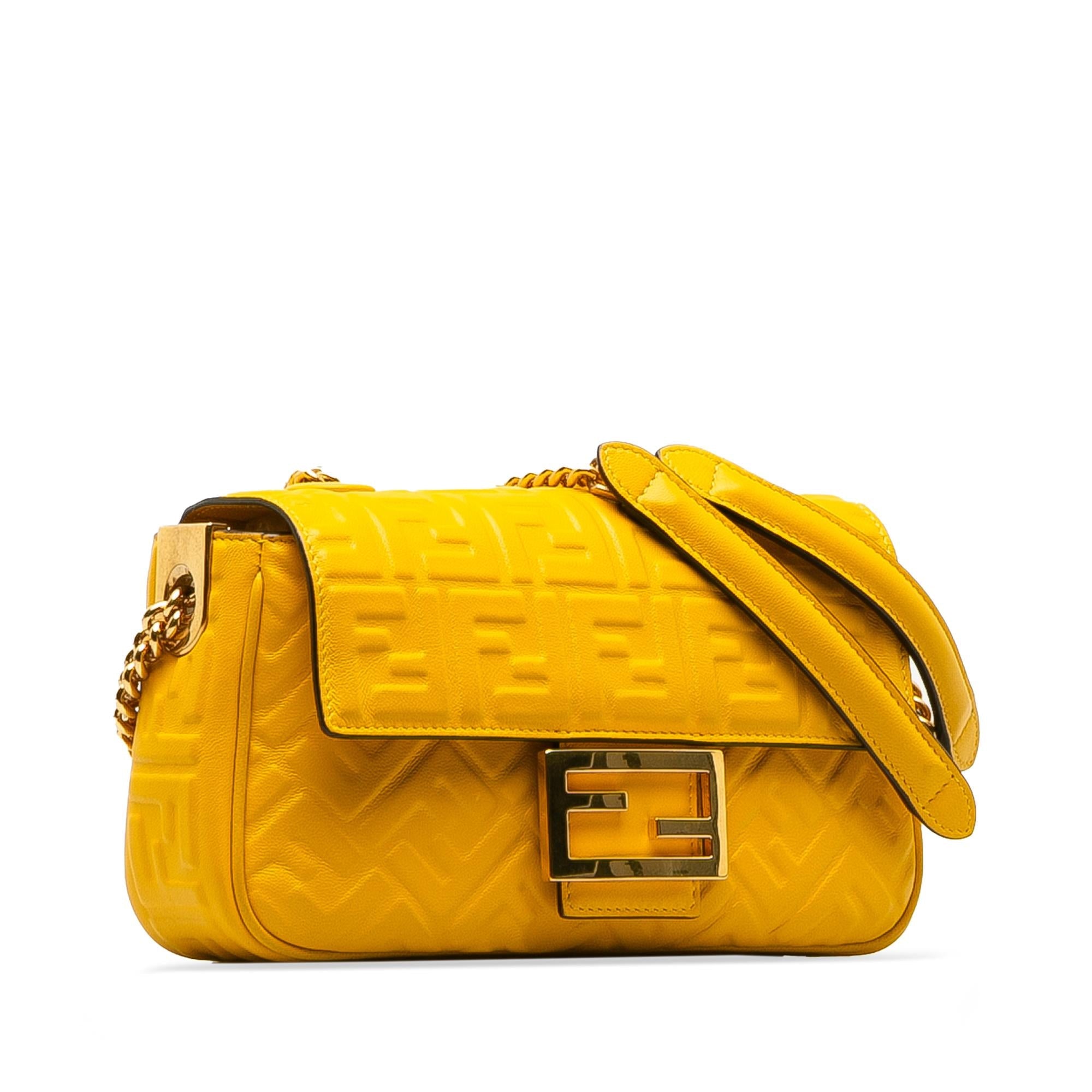 Fendi Zucca Embossed Chain Midi Baguette (SHG-nTVlfa)